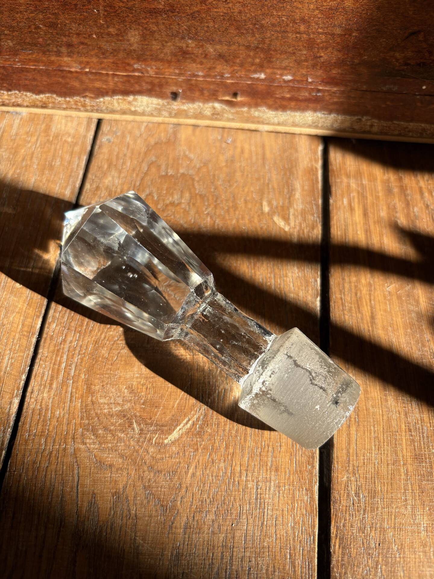 Ancienne carafe en cristal à décanter à vin