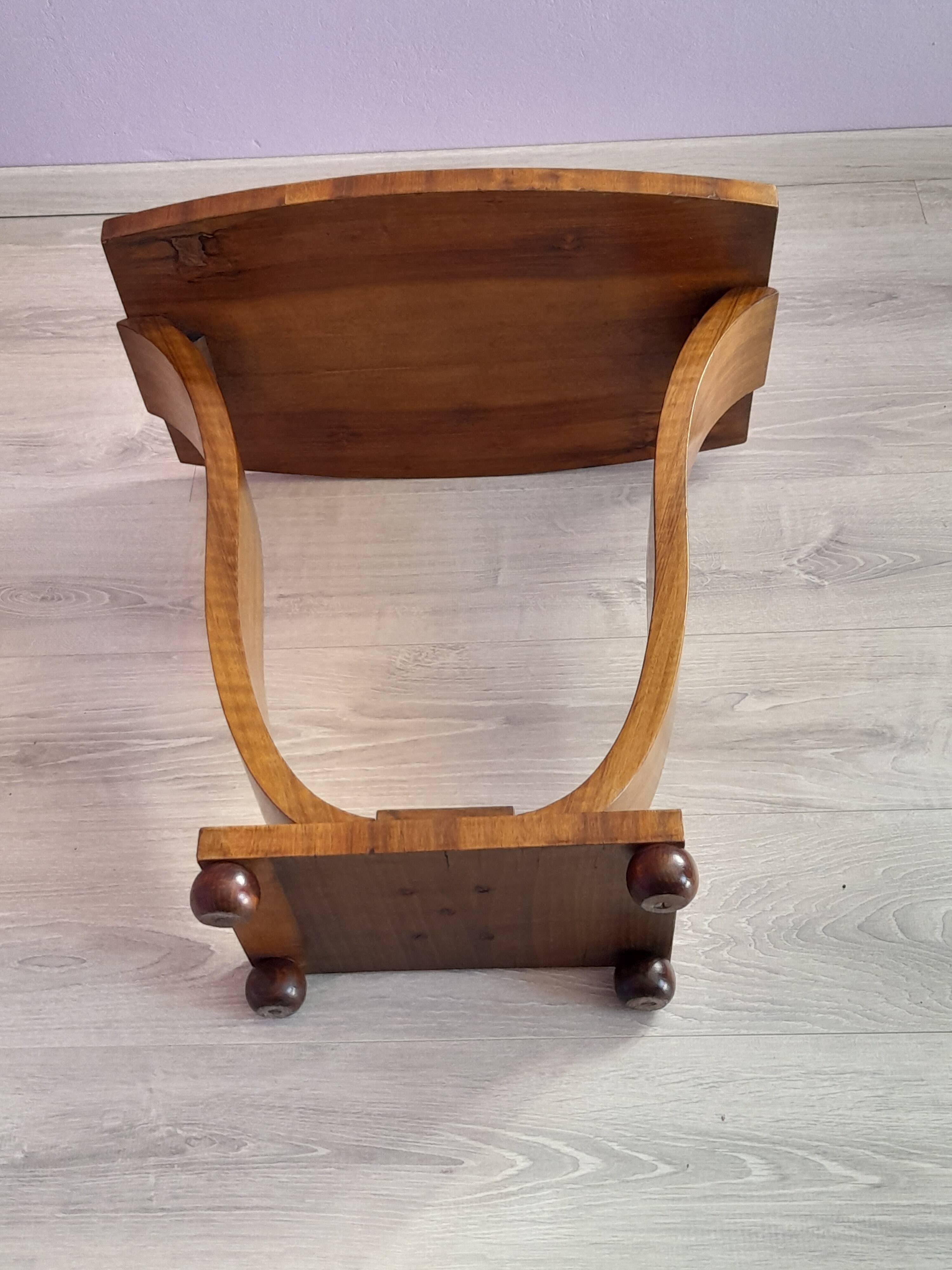 Art Deco walnut pedestal table