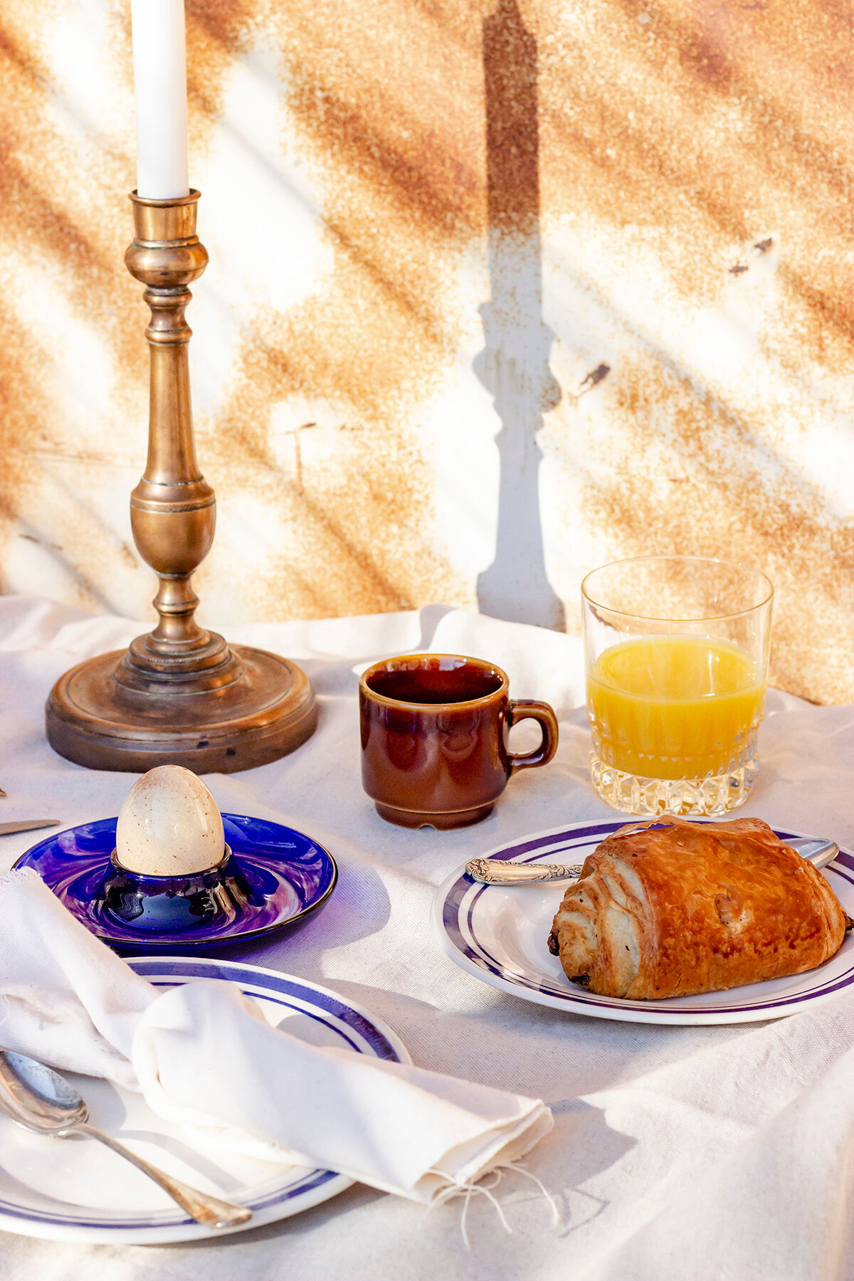 5 assiettes à dessert liseré bleu