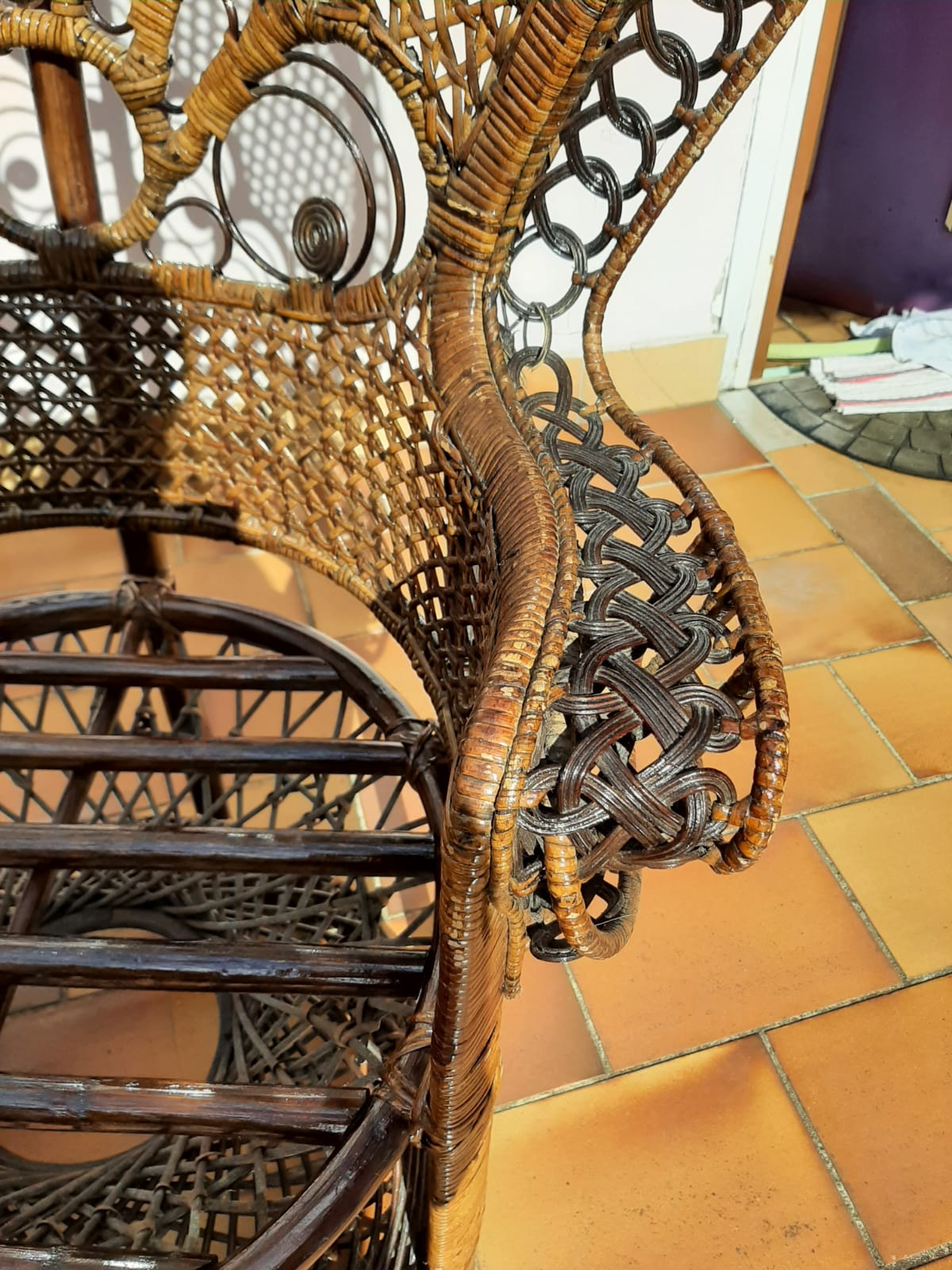 Armchair Emmanuelle rattan tinted brown