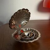 Shell-shaped butter dish