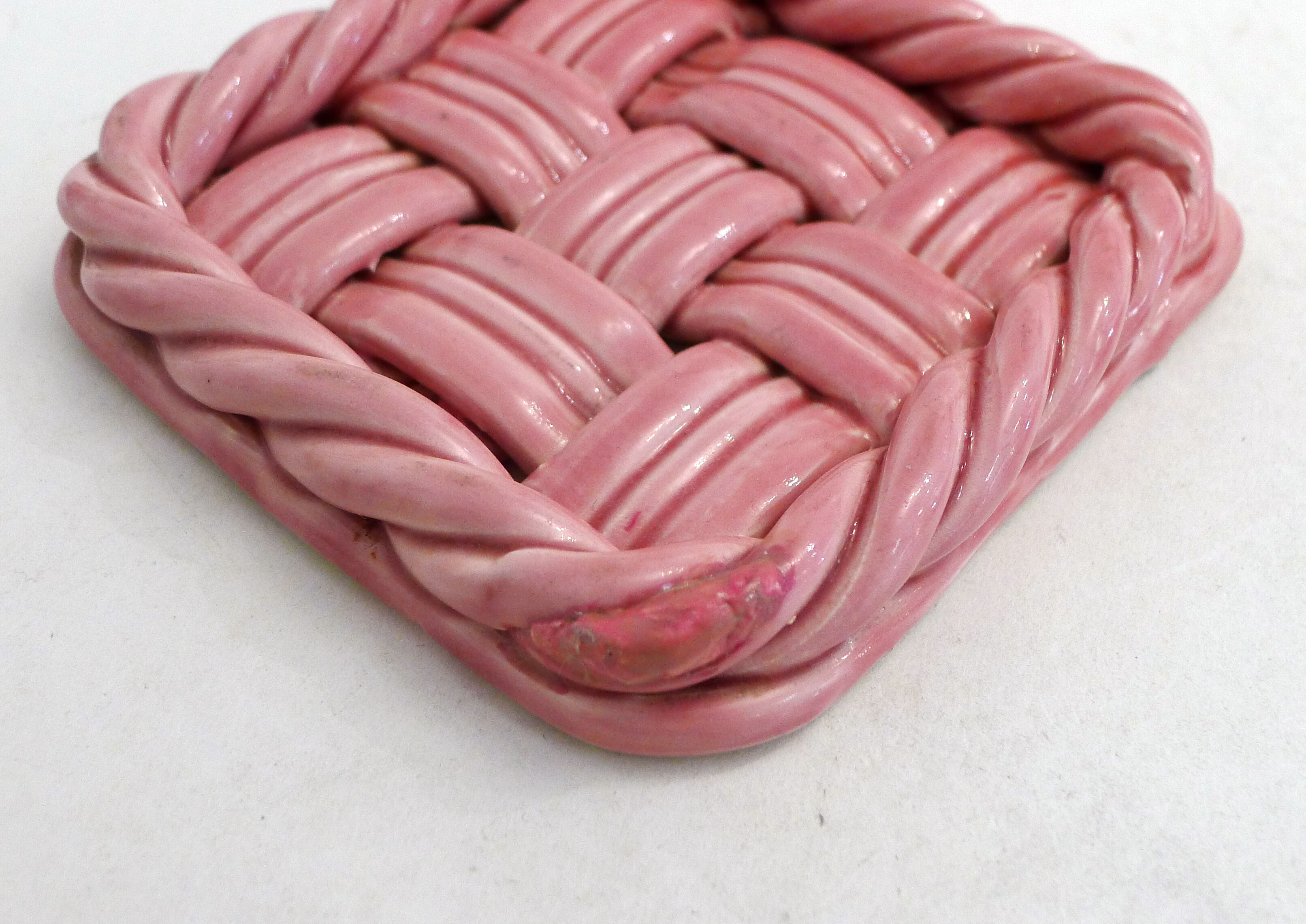 Woven pair of bottle coasters, in pink Vallauris earthenware.