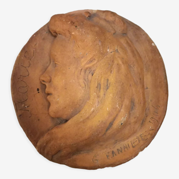 Wall medallion plate profile woman in terracotta 1900s