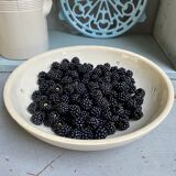 Fruit drainer in glazed stoneware