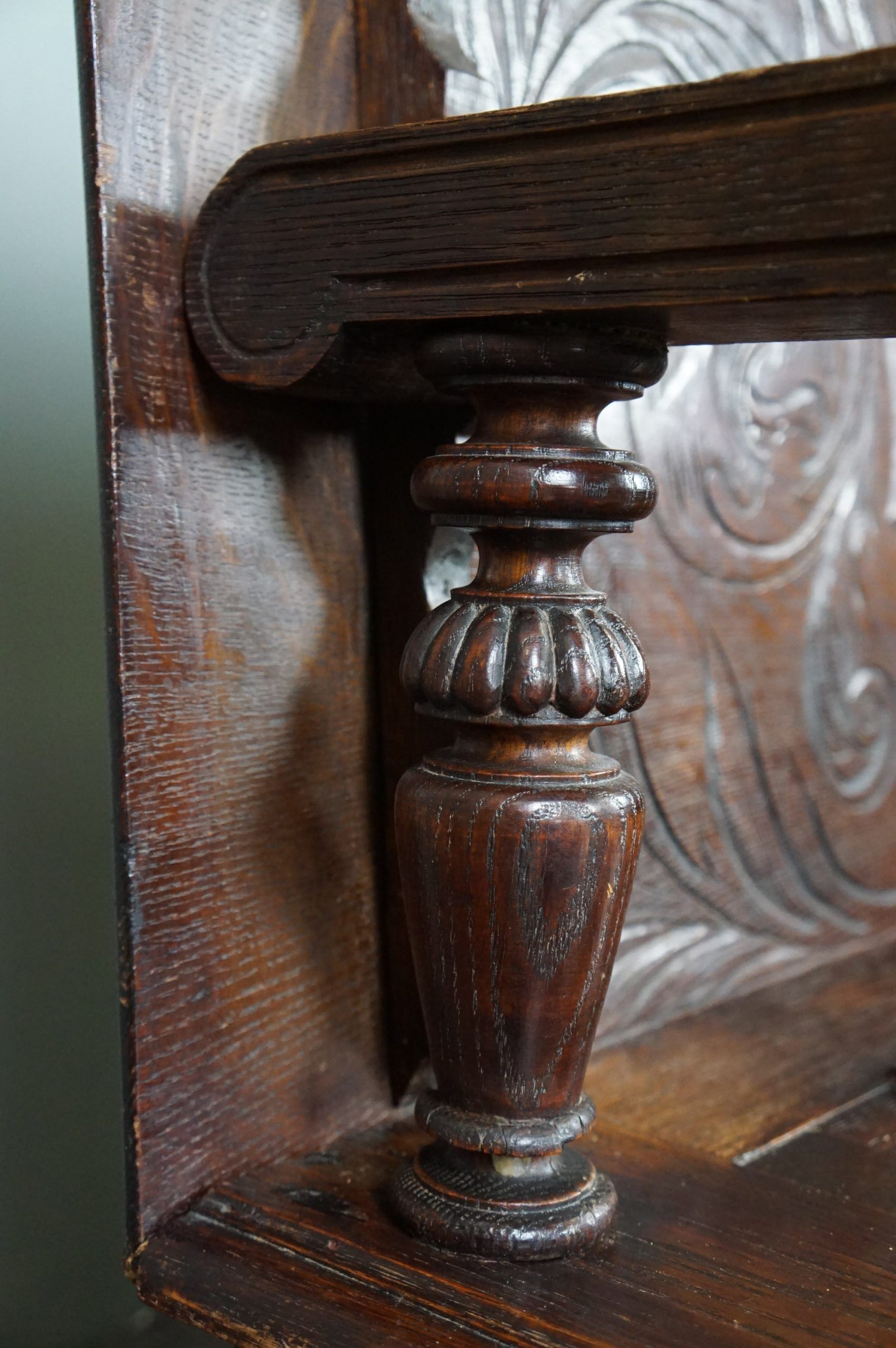 Entrance bench and decorated wooden table valve bench