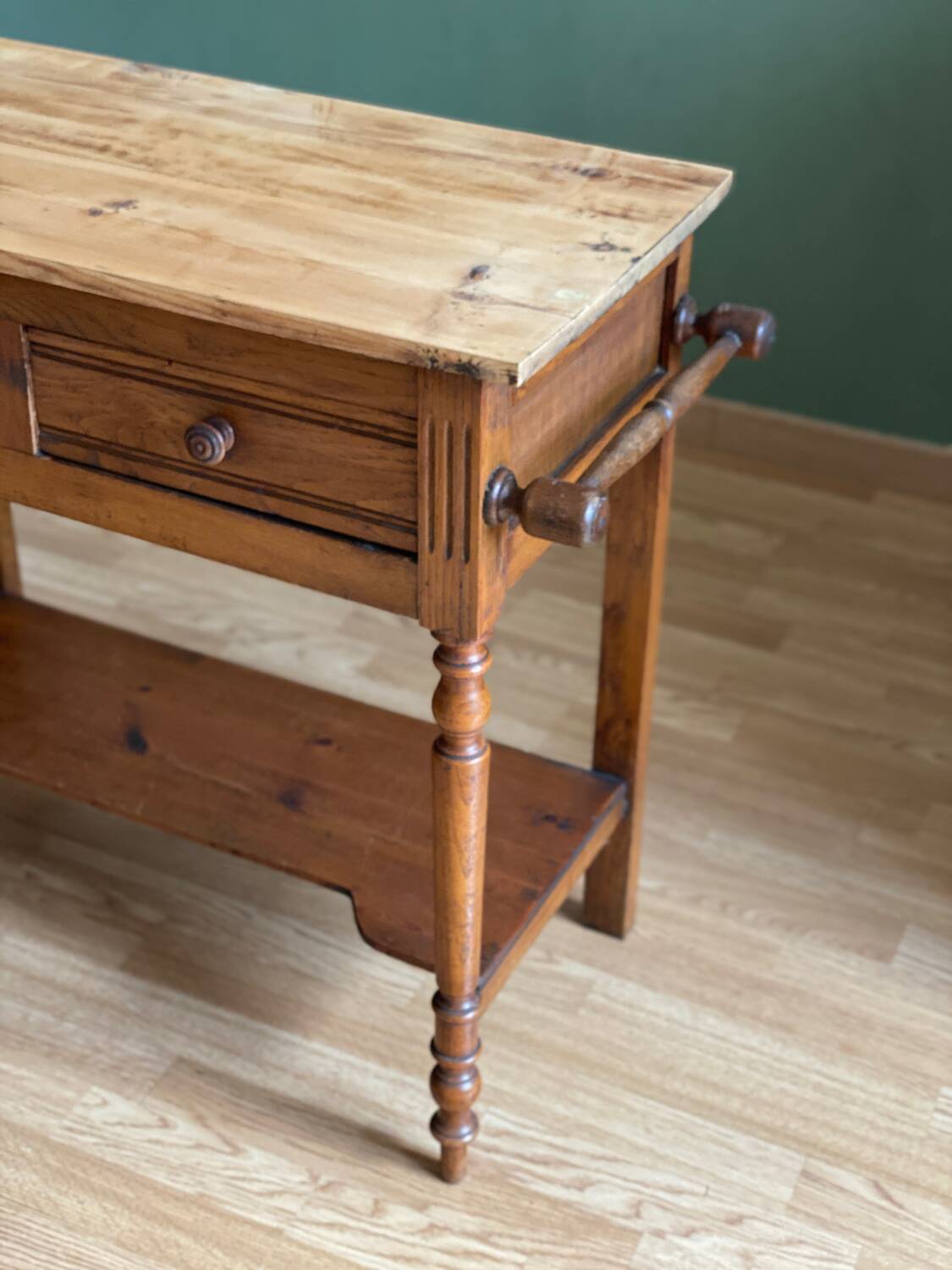 Central island / vanity unit / serving trolley