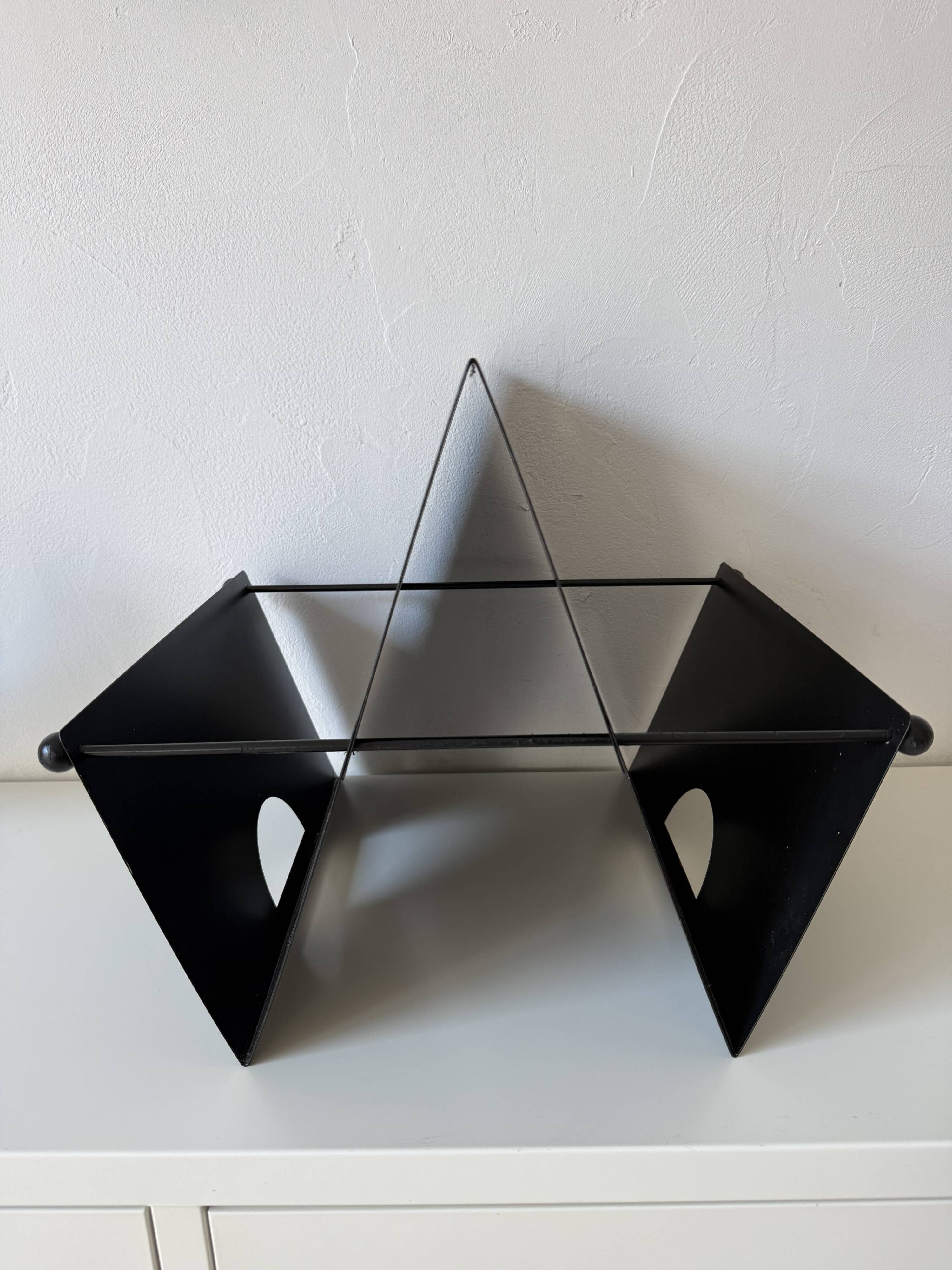 Share magazine rack 80s design Memphis Starck vinyl rack DJ Cassina Flos