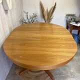 Vintage extendable round table
