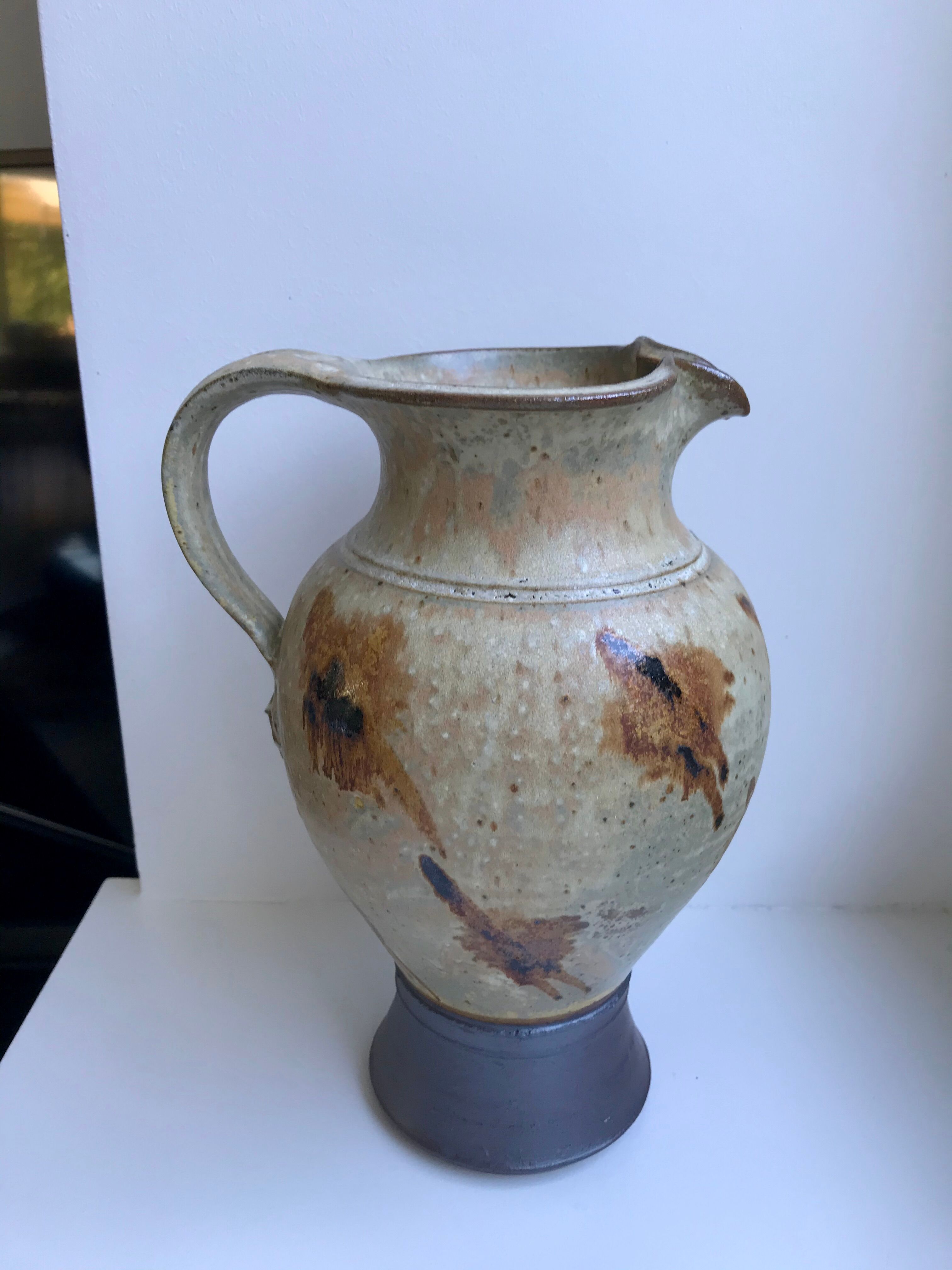 Pichet / broc en céramique / poterie émaillé années 60-70 signé