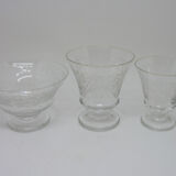 9 verres anciens gravés à décor de feuilles