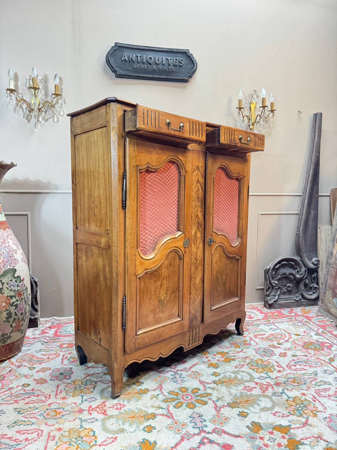 Walnut cabinet from the louis xv xviii century