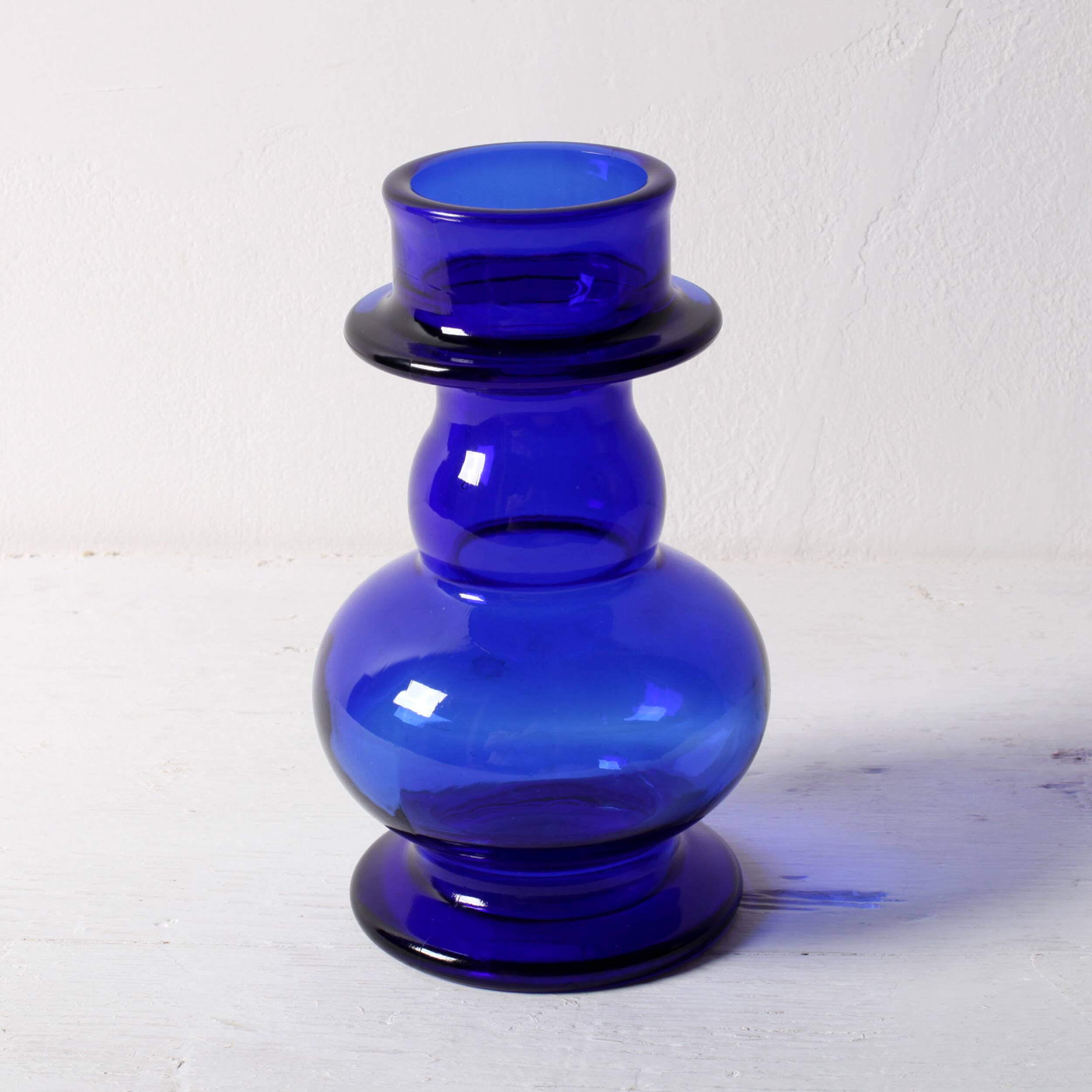 Petit vase en verre pressé bleu cobalt du milieu du siècle / Italie / Années 1960