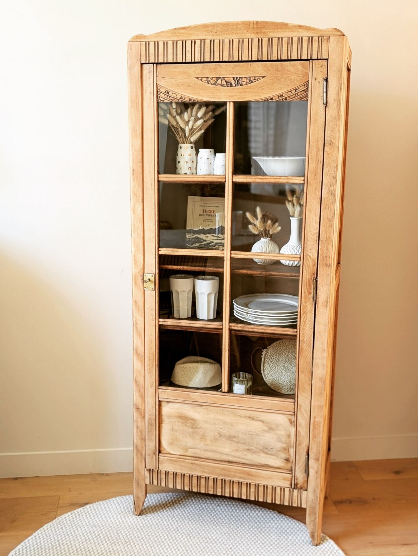 Armoire bonnetière Art Déco vitrée