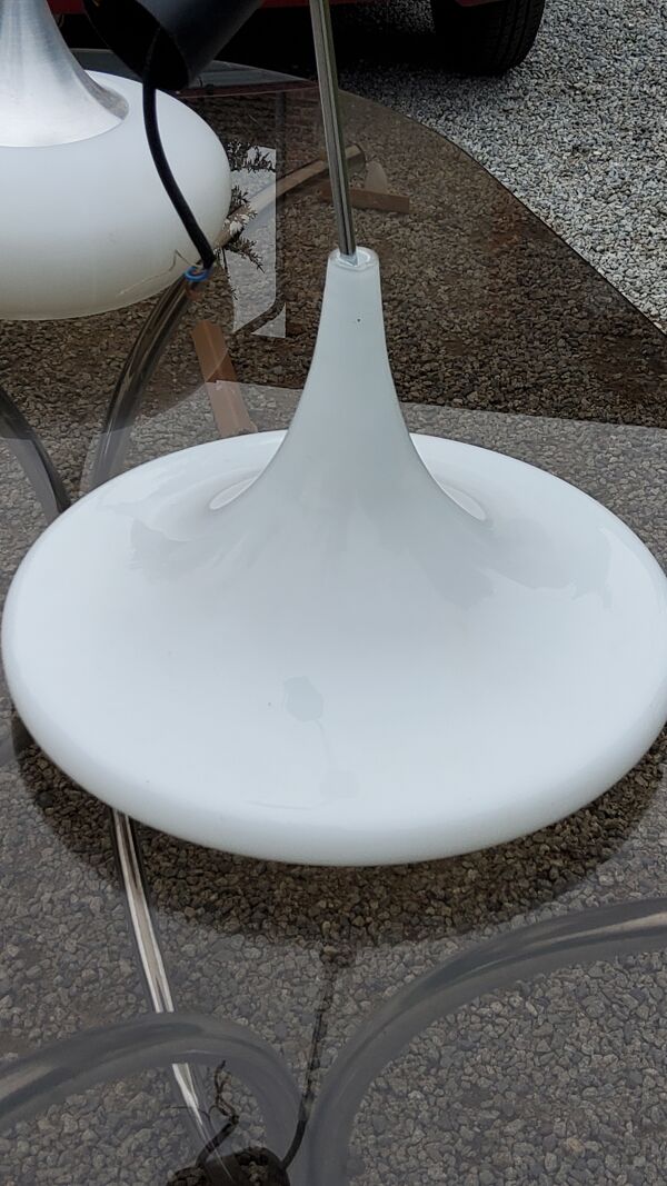 Suspension tulipe des années 70 en verre opalin Doria Leuchten