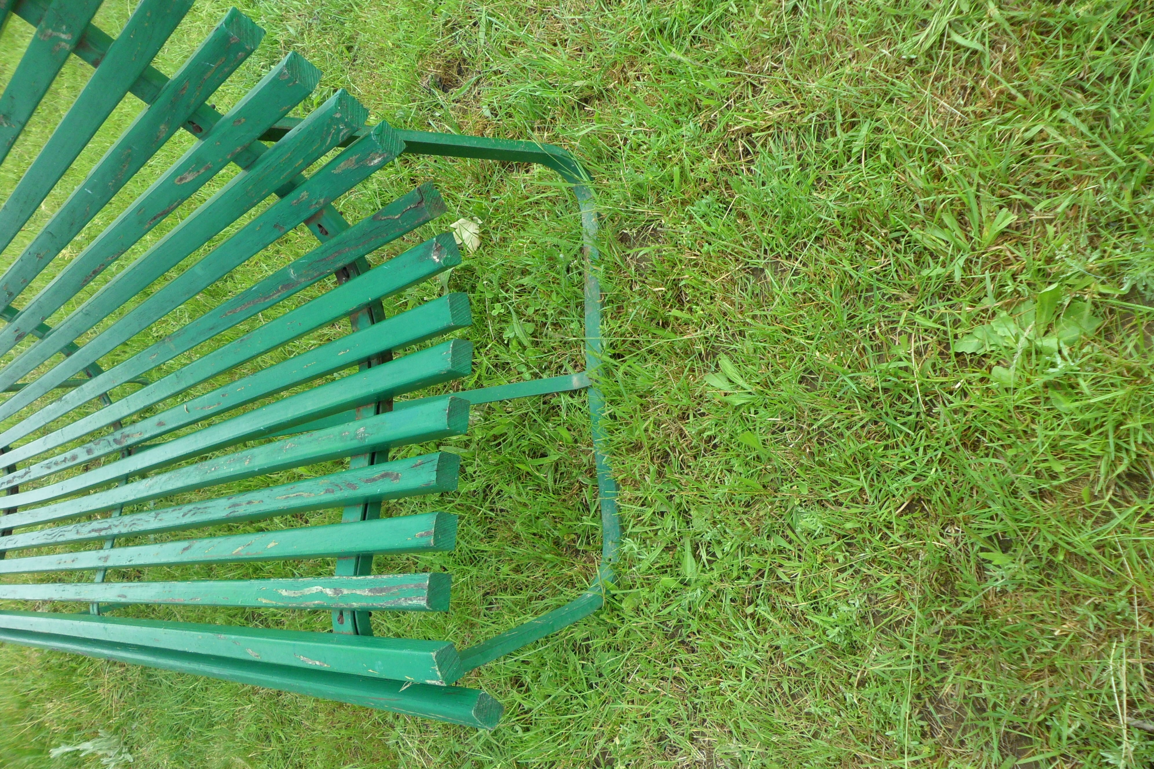 GARDEN BENCH WITH WOODEN SLATS IRON FOOT