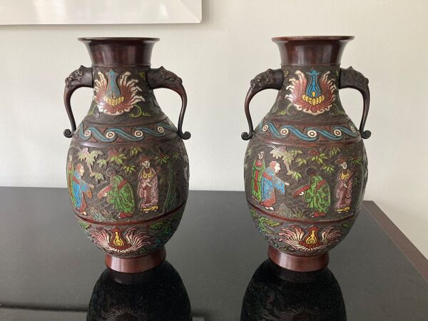 Paire de vases balustre en bronze preriode ''meiji