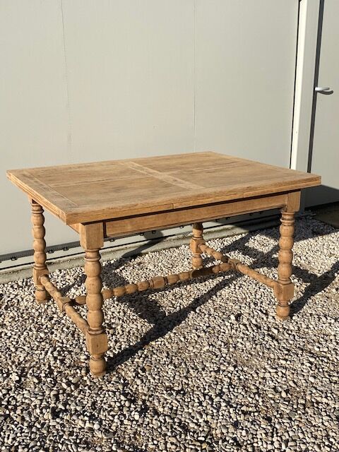Farmhouse table with extensions up to 223 cm
