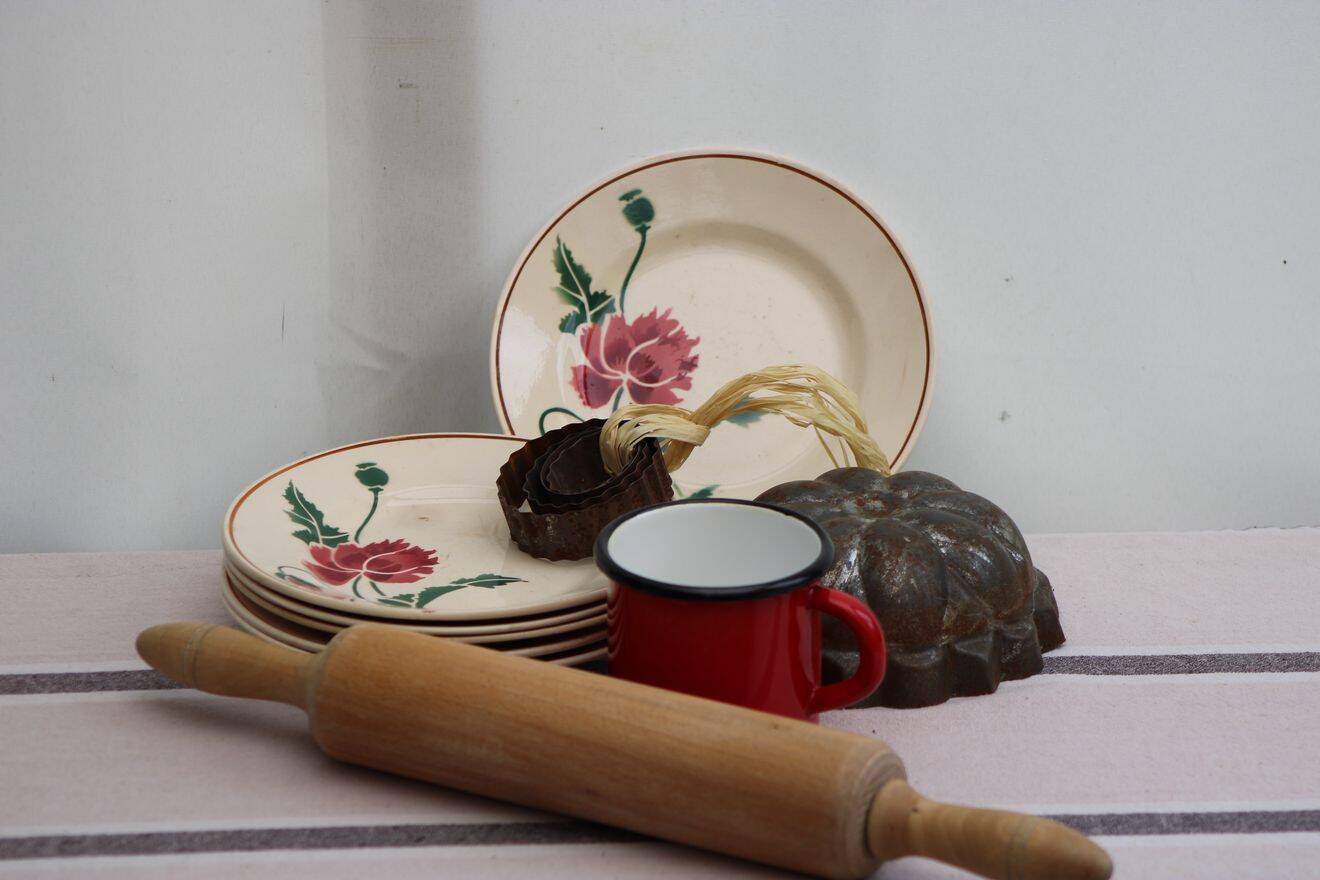 Set of 6 ceramic dessert plates