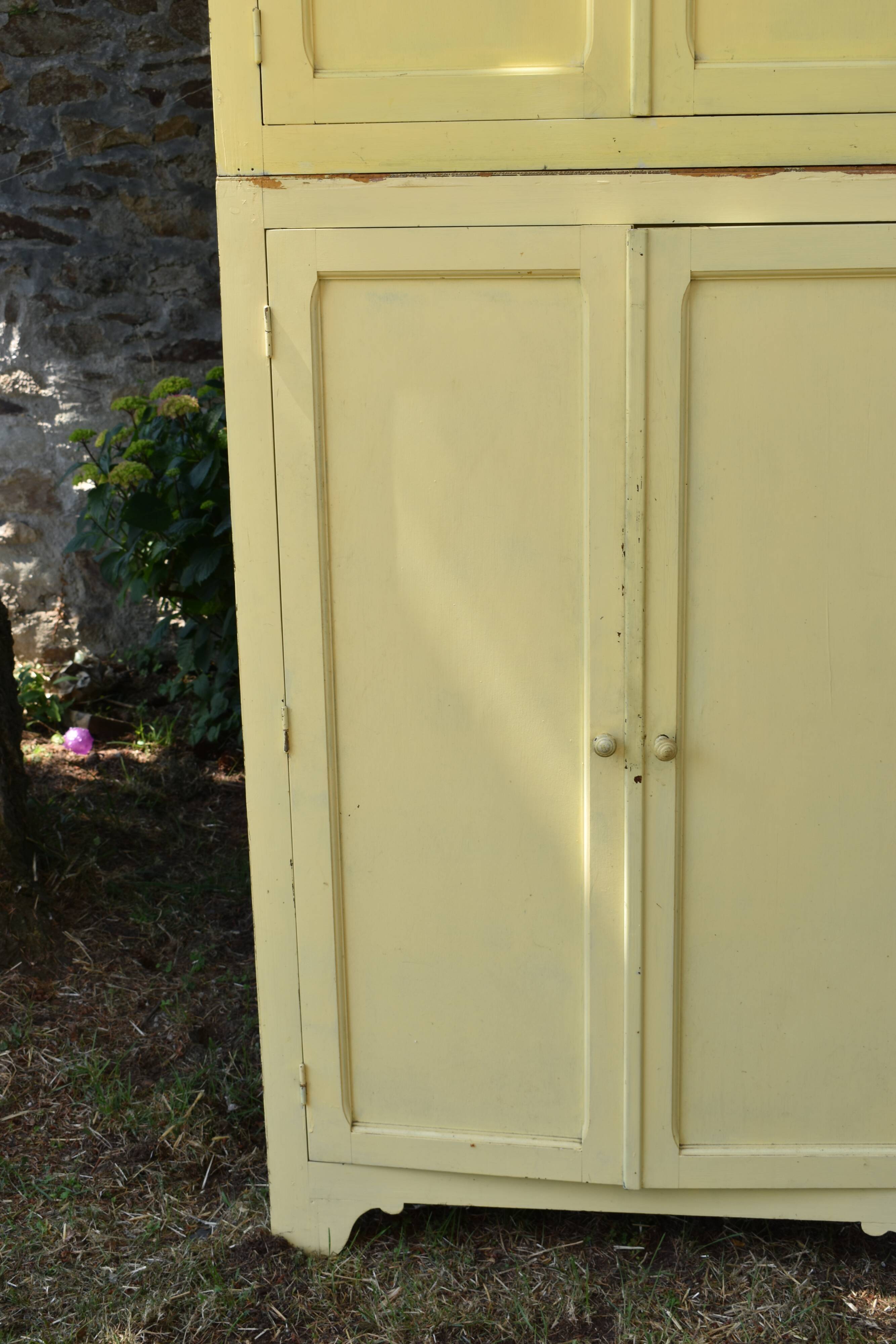 Armoire ancienne buffet jaune vintage parisien