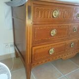 Chest of drawers in Walnut period Louis XVI