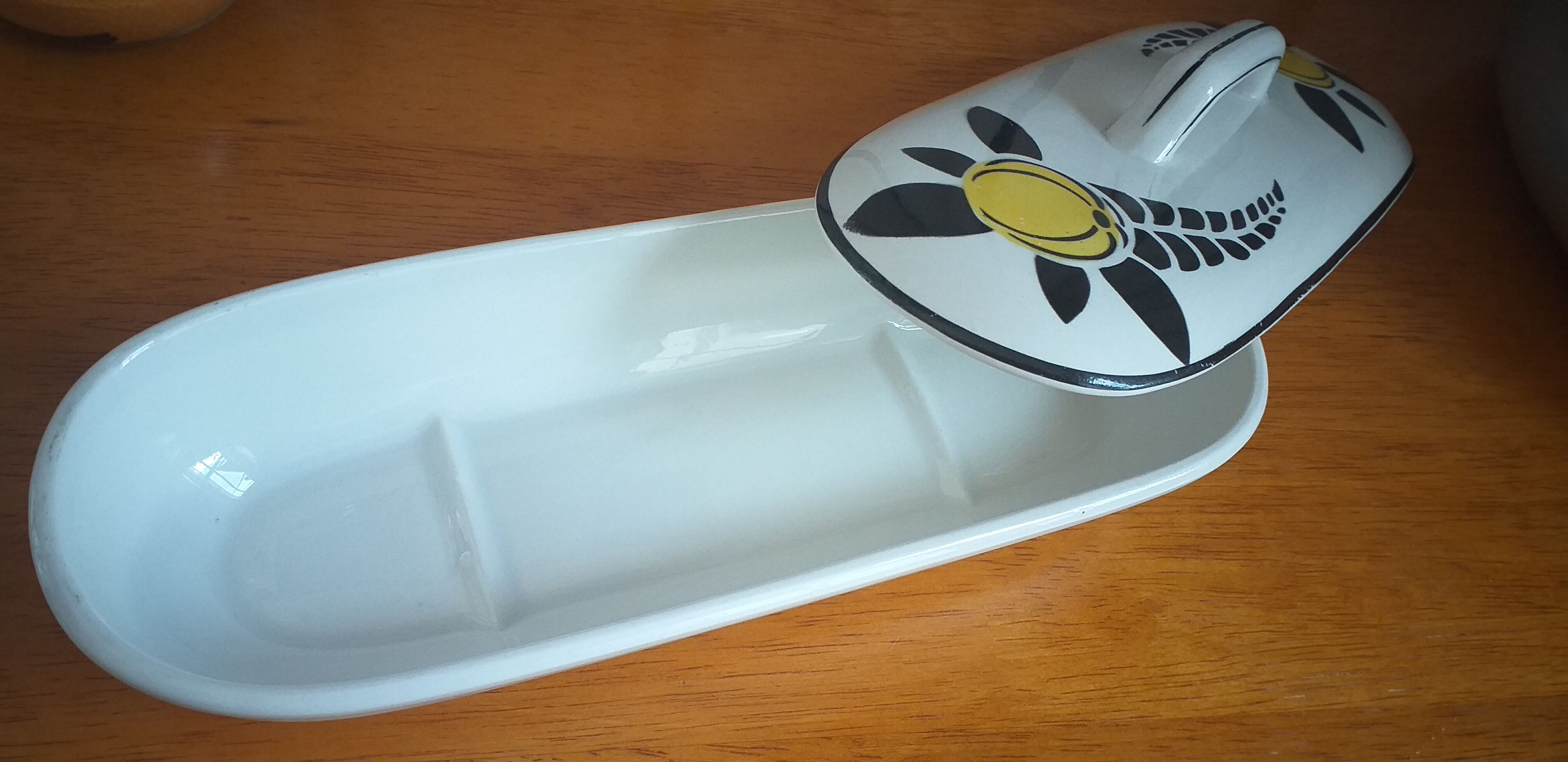 Vintage nimy porcelain soap holder