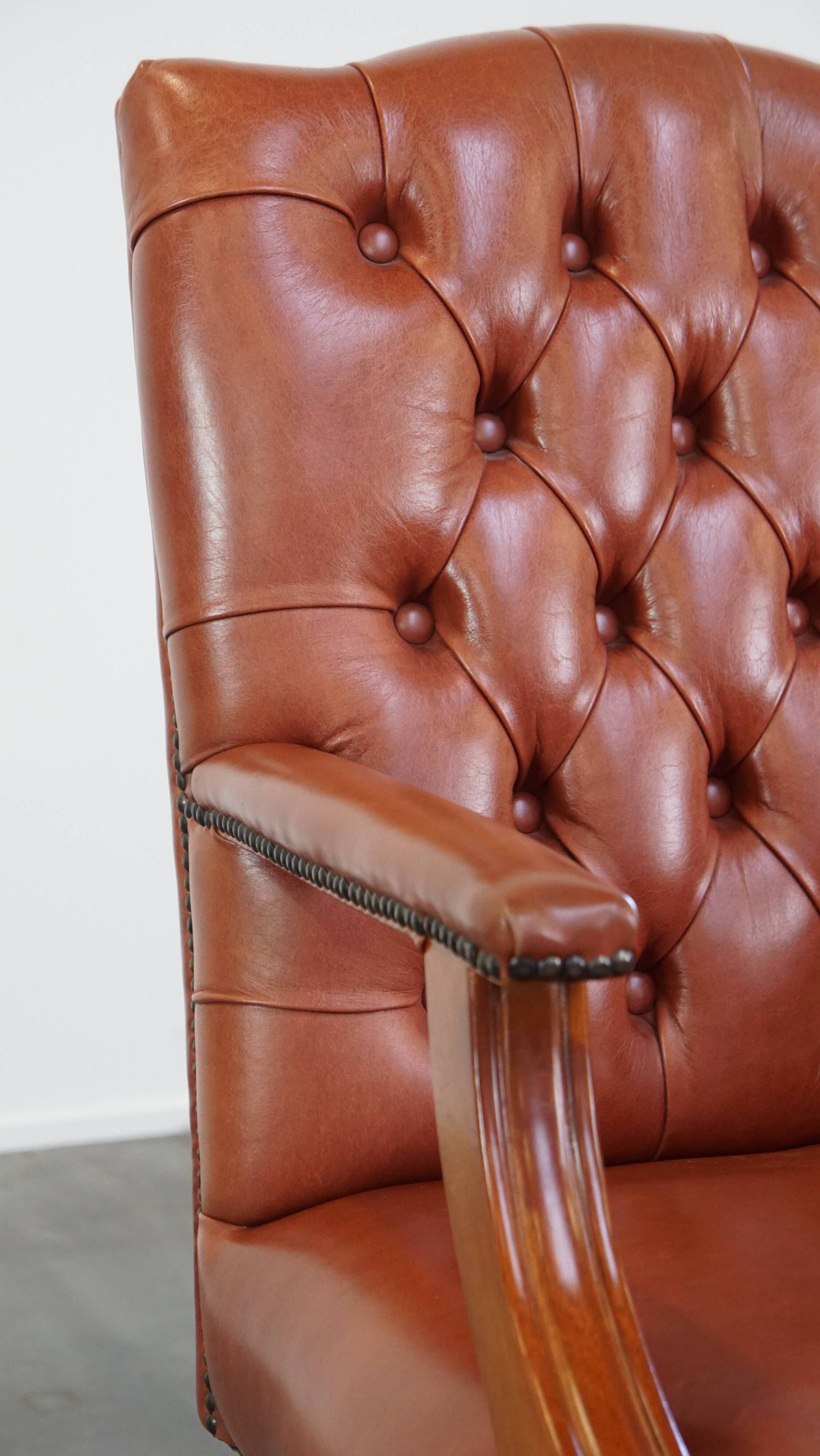 Height-adjustable leather English-style chesterfield office chair
