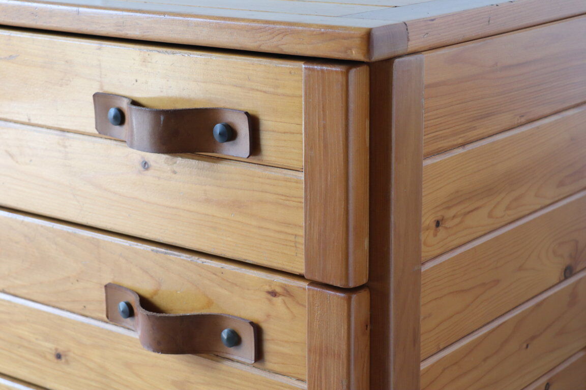 Commode vintage en pin massif et cuir, 1970