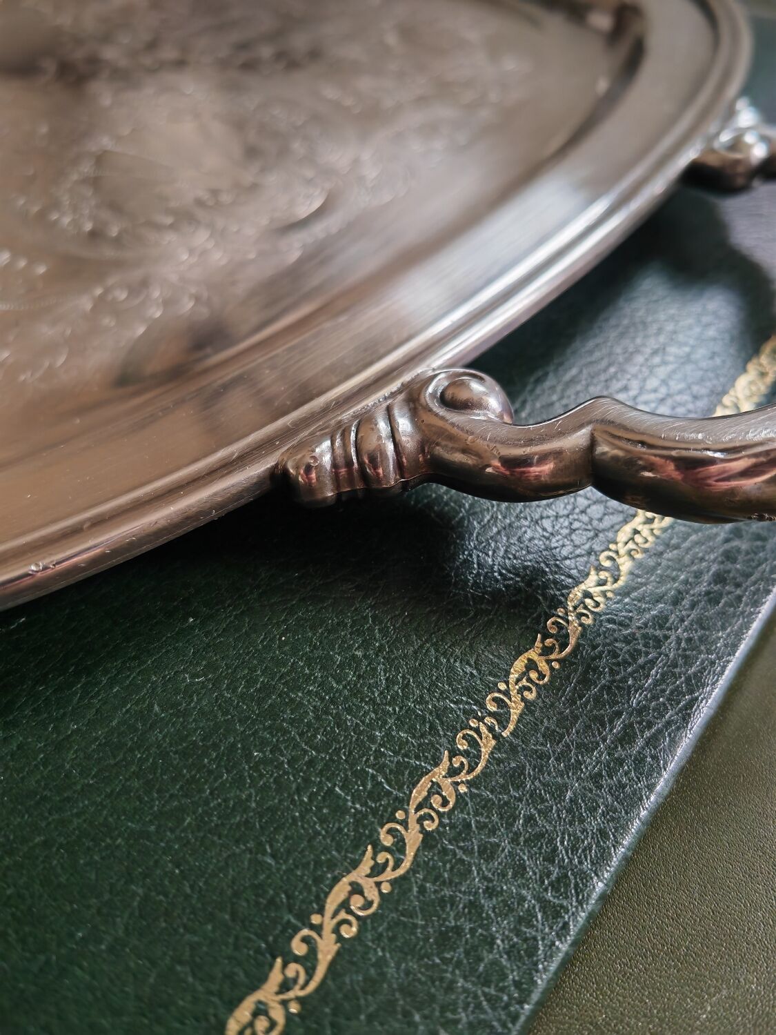 Georgian Court silver metal top