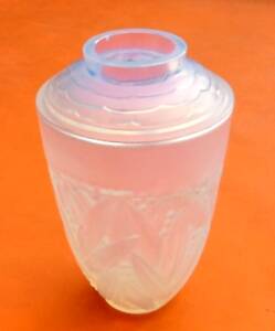 Opalescent glass vase in the shape of an urn Decoration of foliage and berries