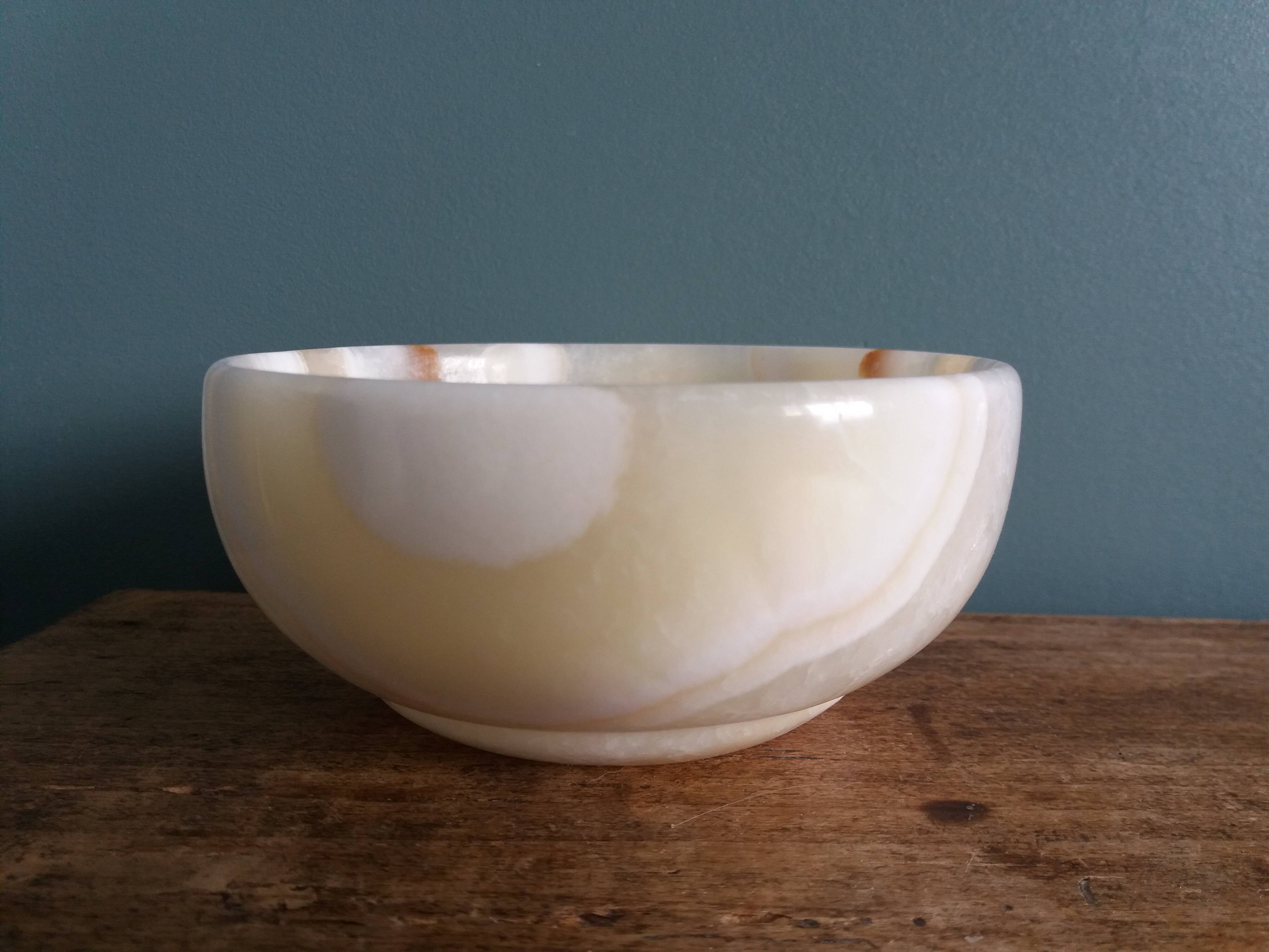 Empty bowl onyx alabaster pocket