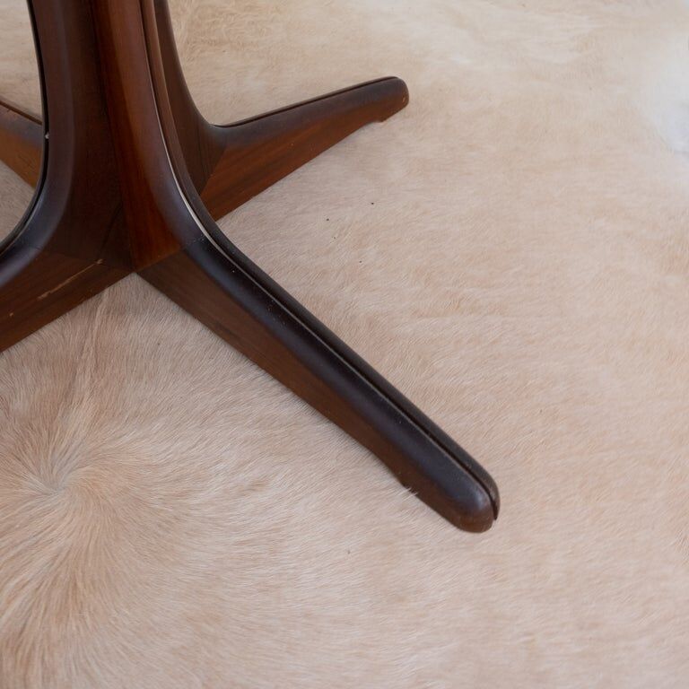 Baumann round table in teak