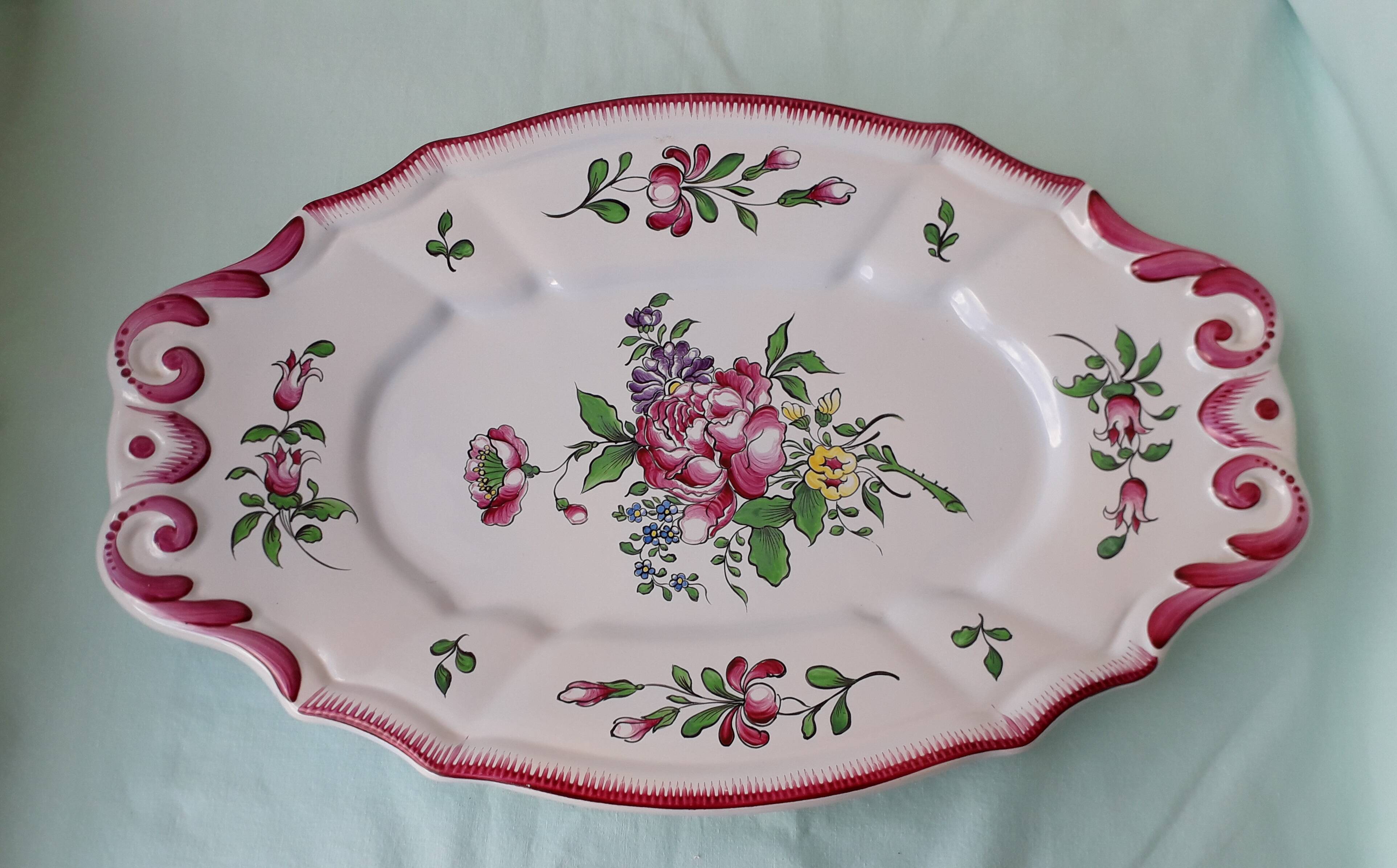 Plat ovale en faïence style Lunéville