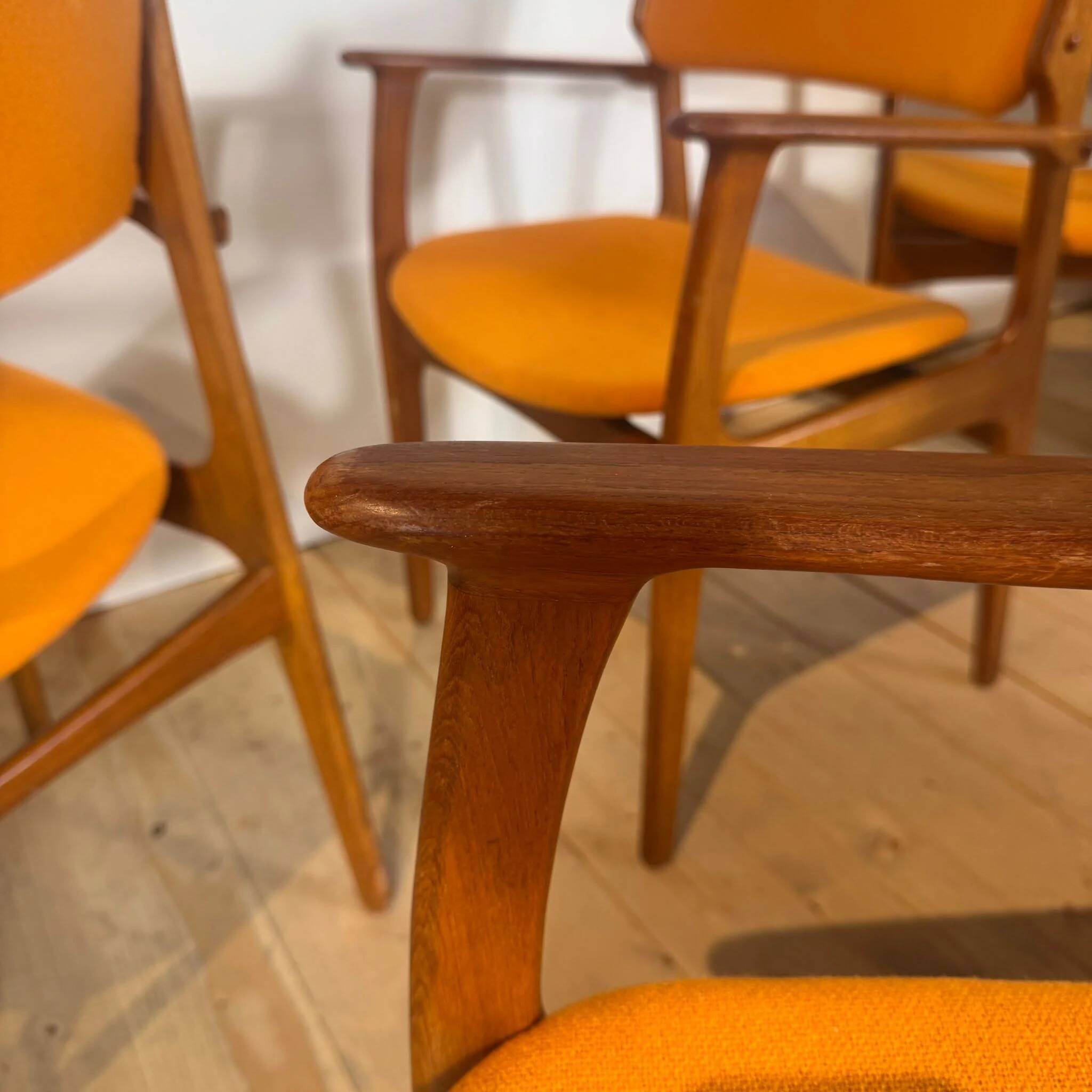 6 fauteuils par Erik Buch, années 1960