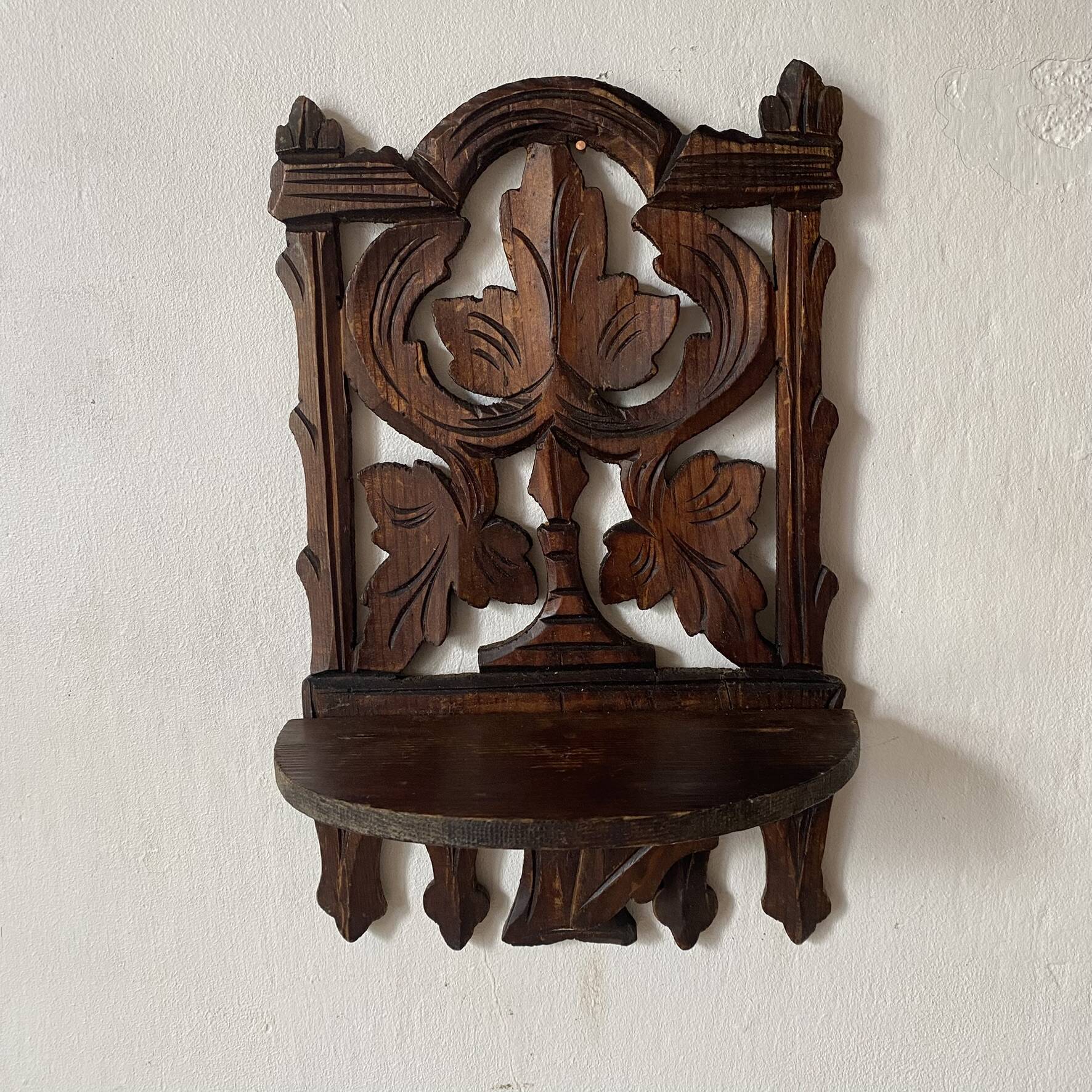 Etagère murale ancienne en bois ajouré , XIXe