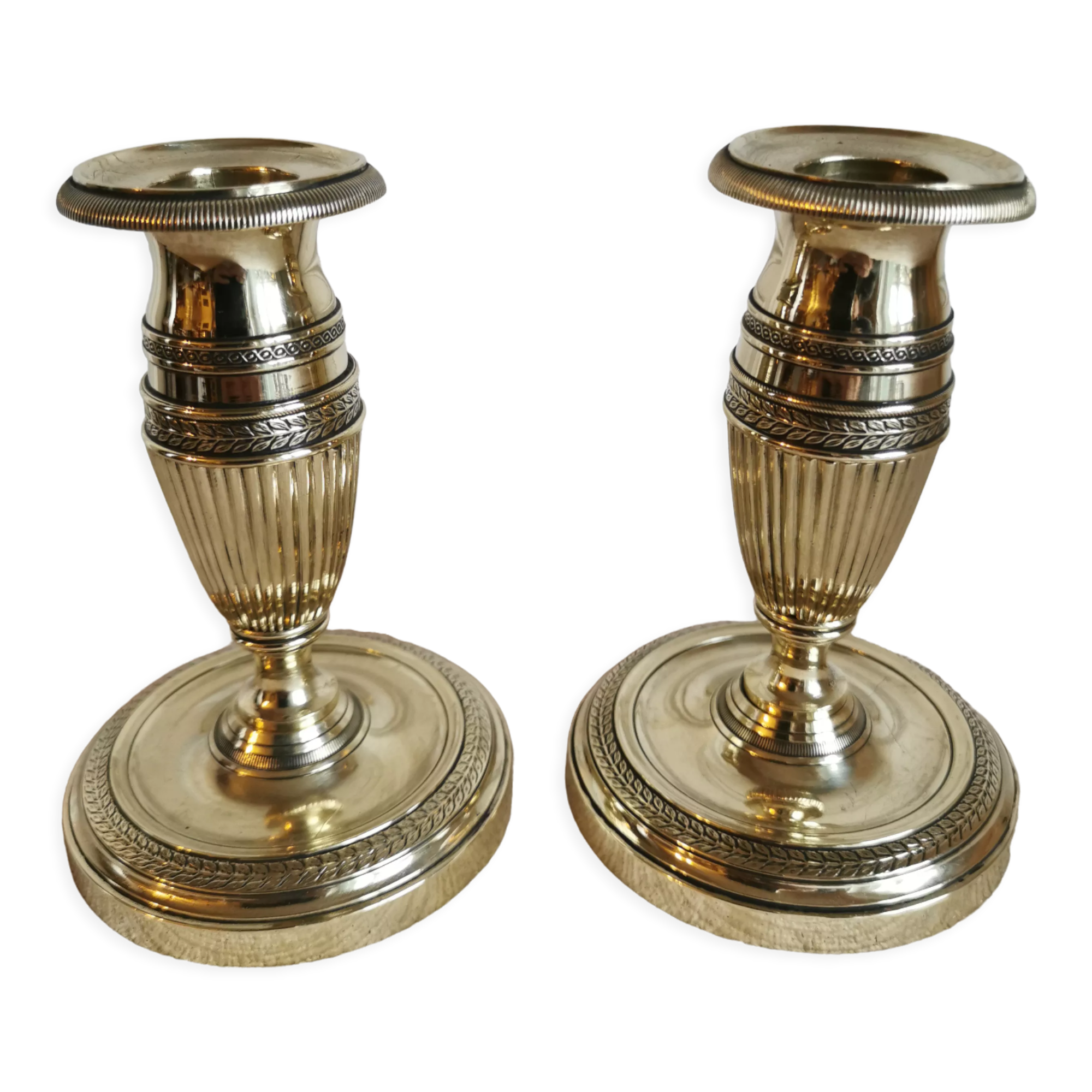 Paire de bougeoirs en bronze poli Directoire d'époque