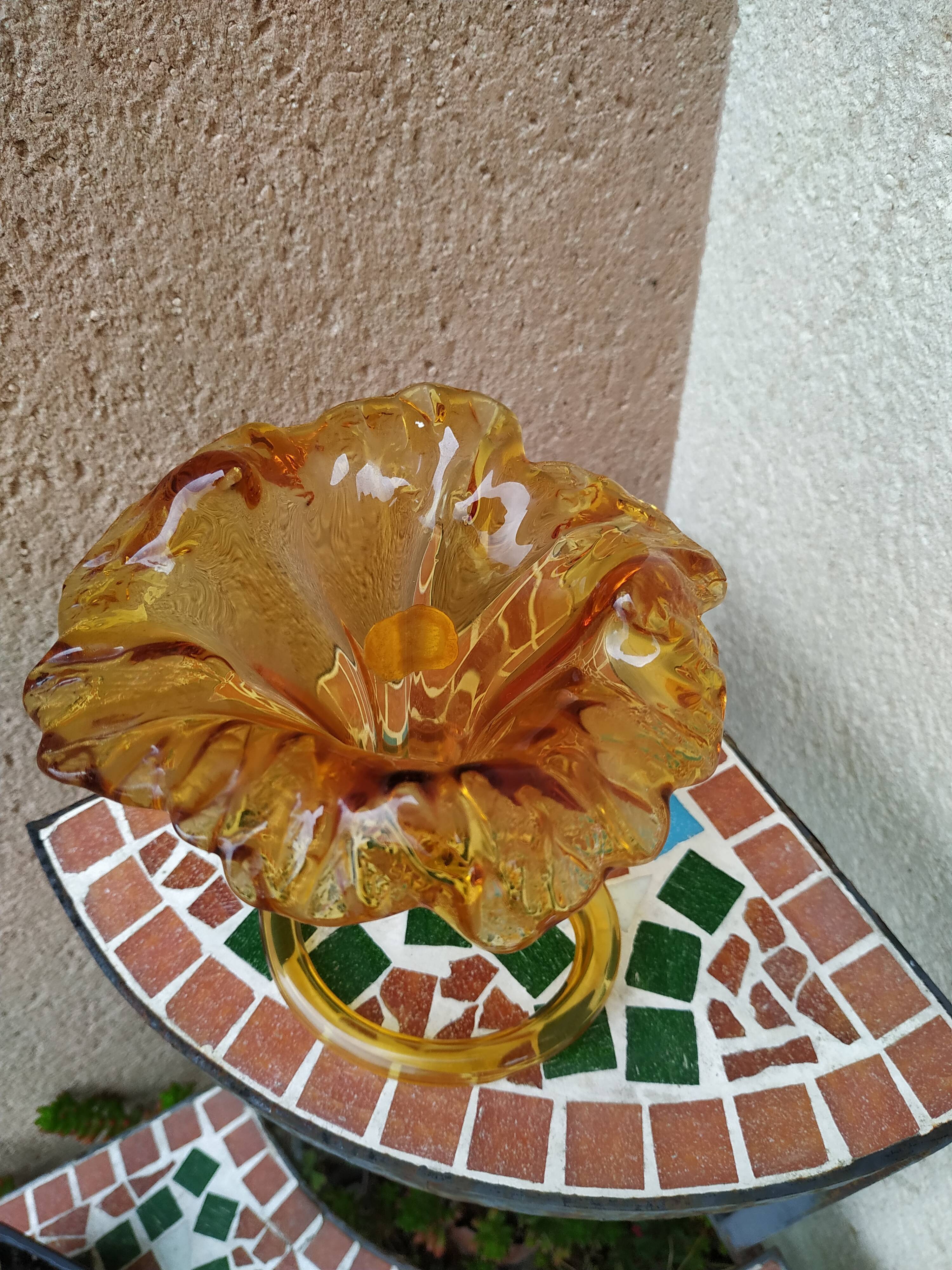 Vase cornet en verre ambré de Murano