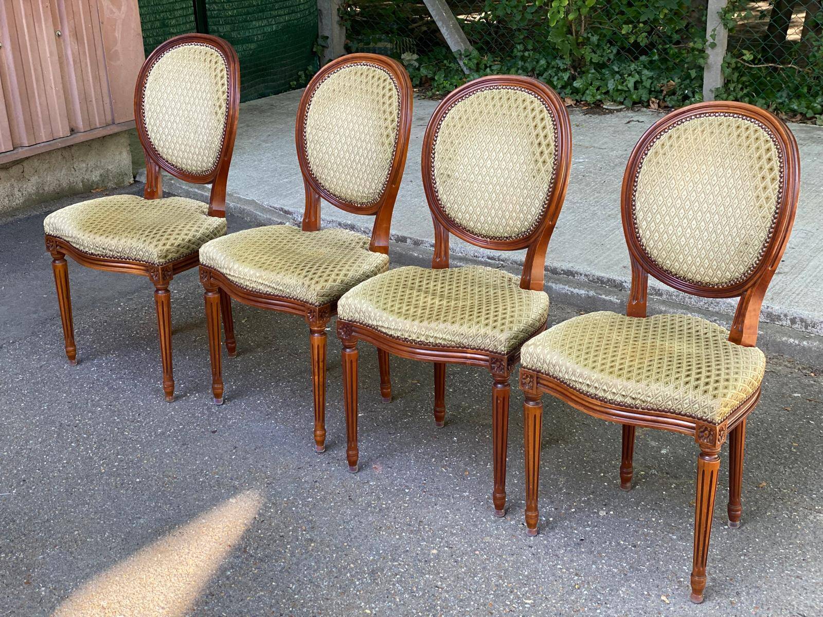 4 chaises Louis XVI médaillon bois massif et velours doré