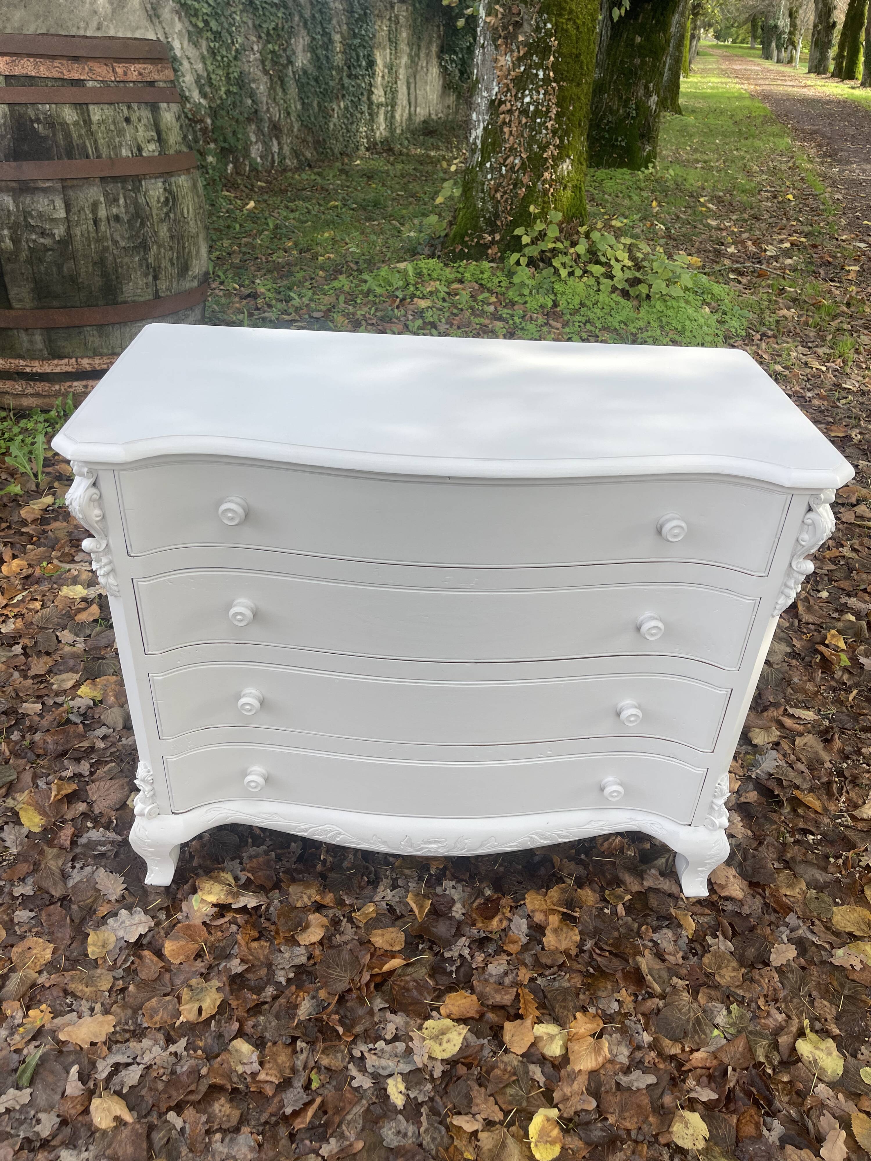 Chest of drawers