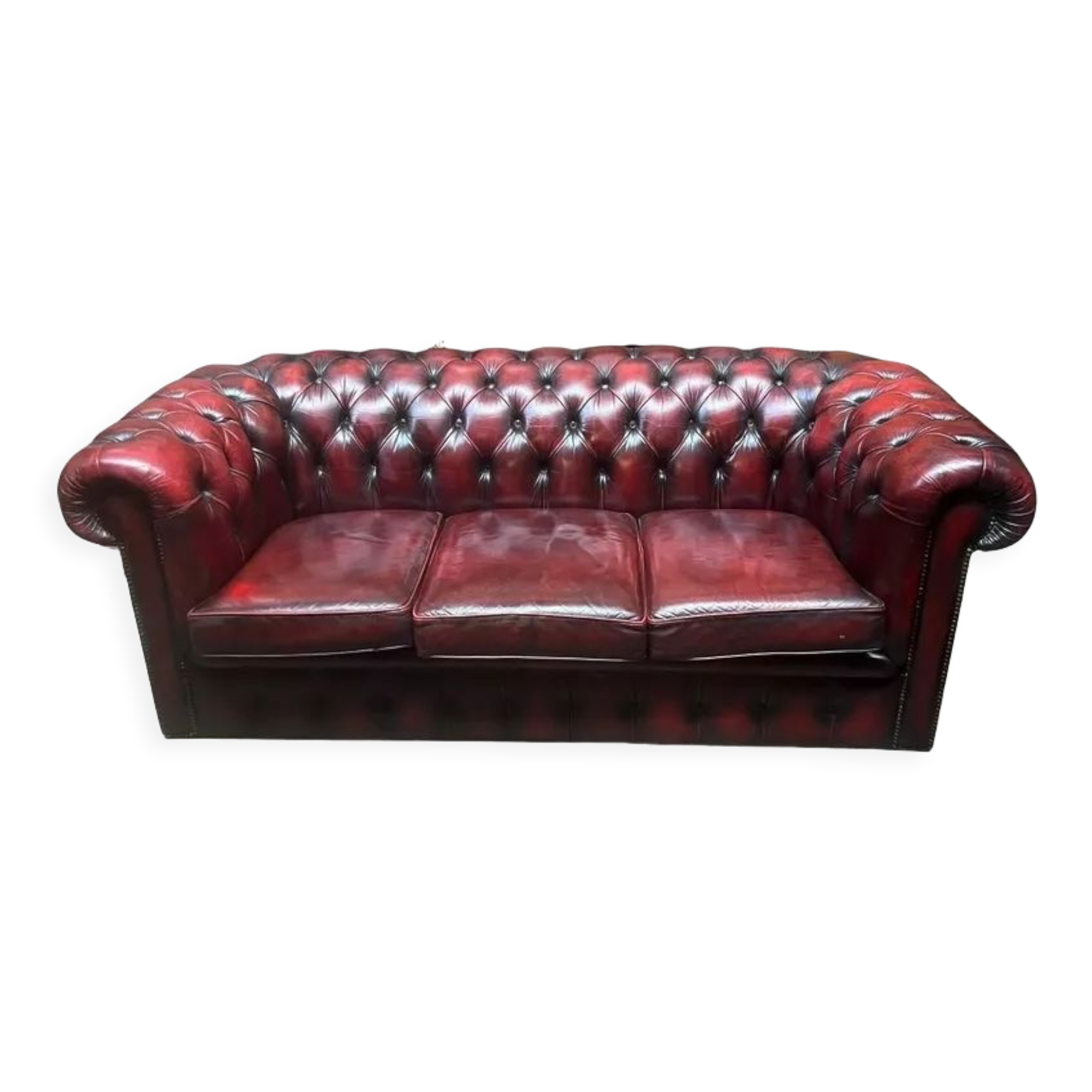 Three-seater burgundy burgundy leather chesterfield sofa