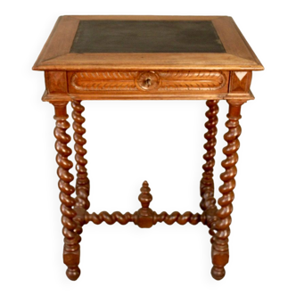 Petite table de style Louis XIII à pieds tournés