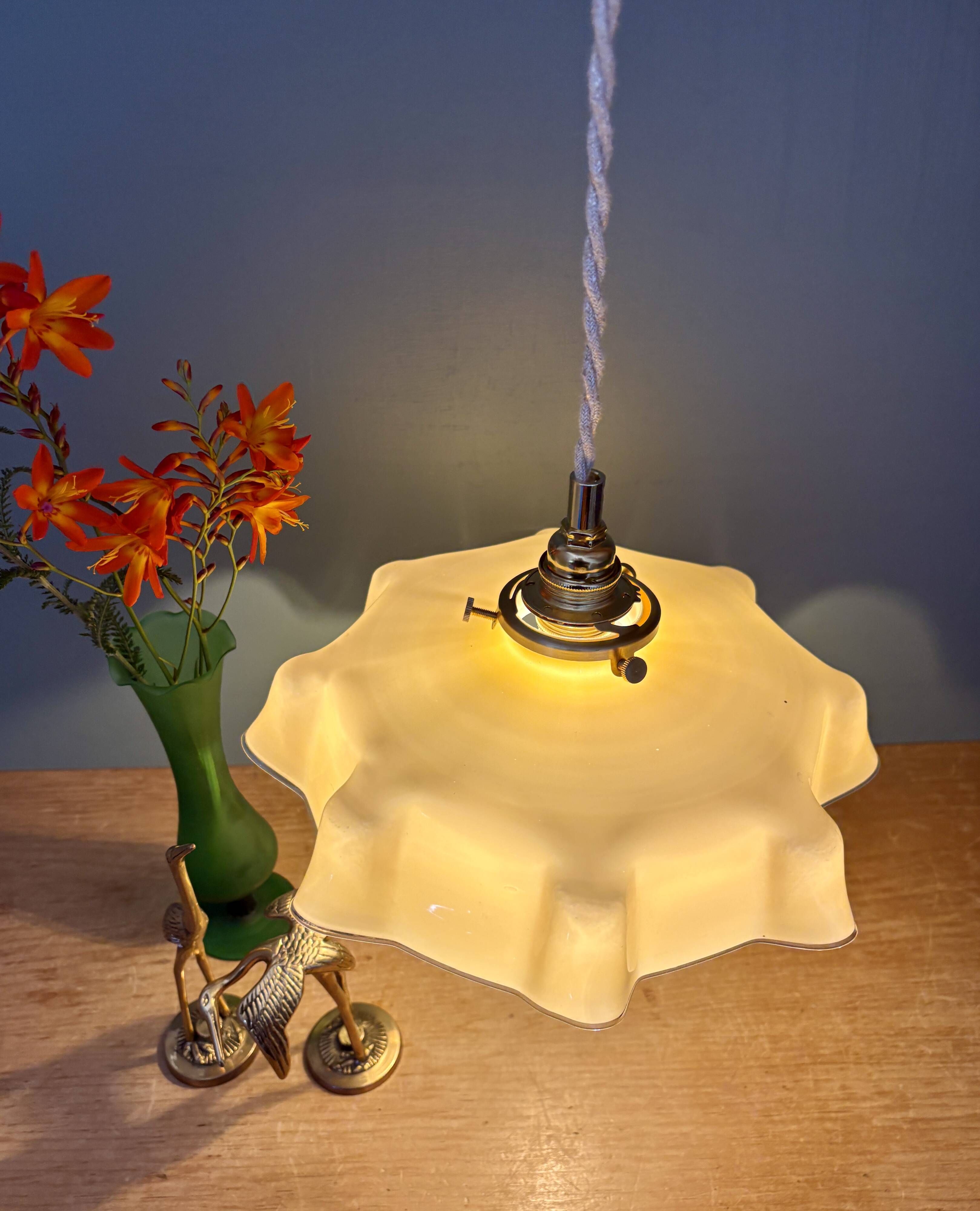 Suspension abat-jour vintage en opaline jaune