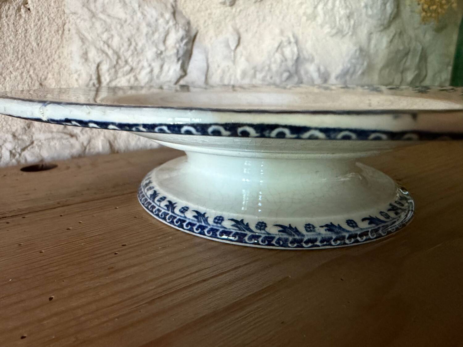 Plate on pedestal in Gien ironstone model Montigny