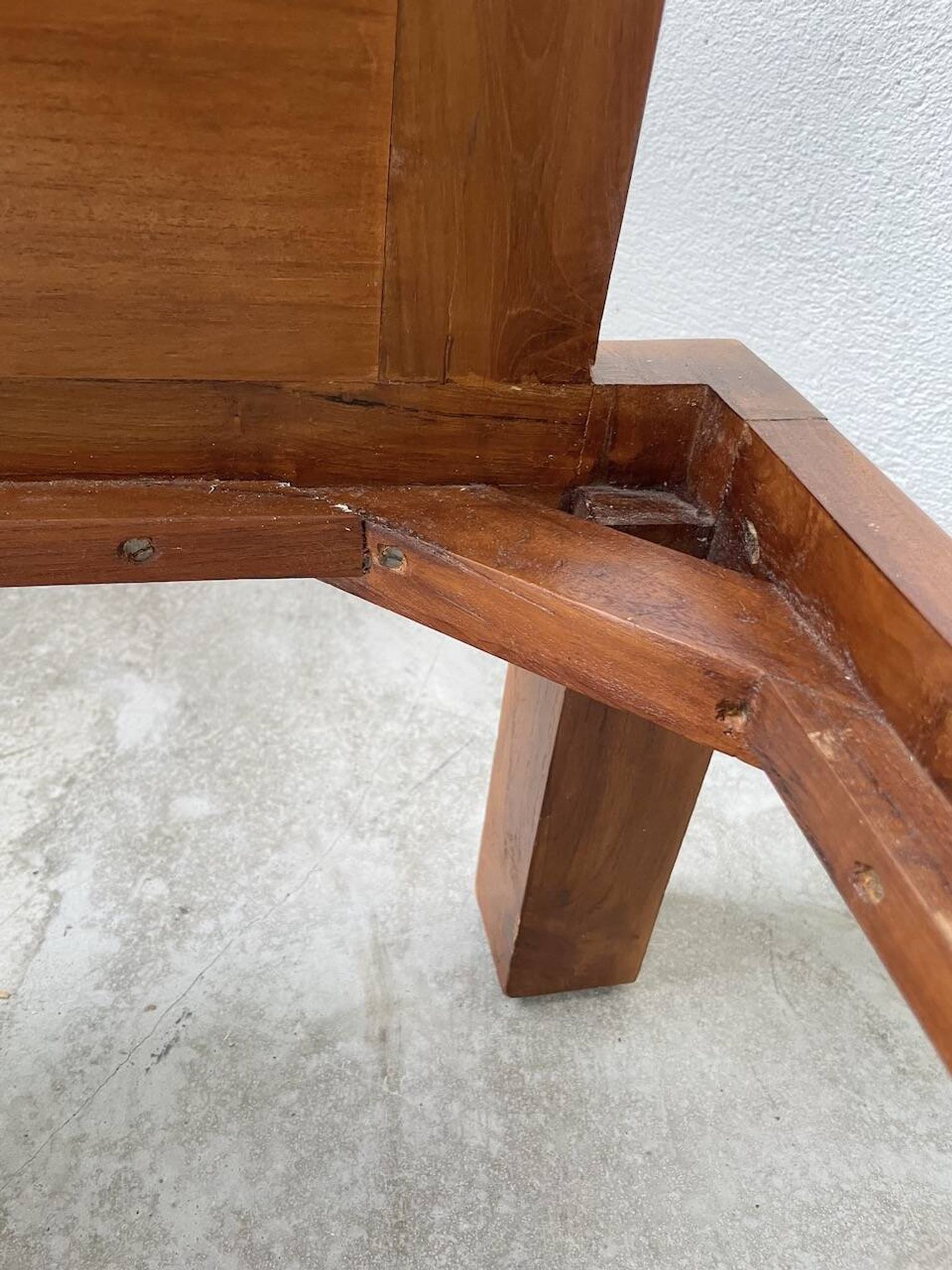 Fauteuil moderniste bois exotique et cuir