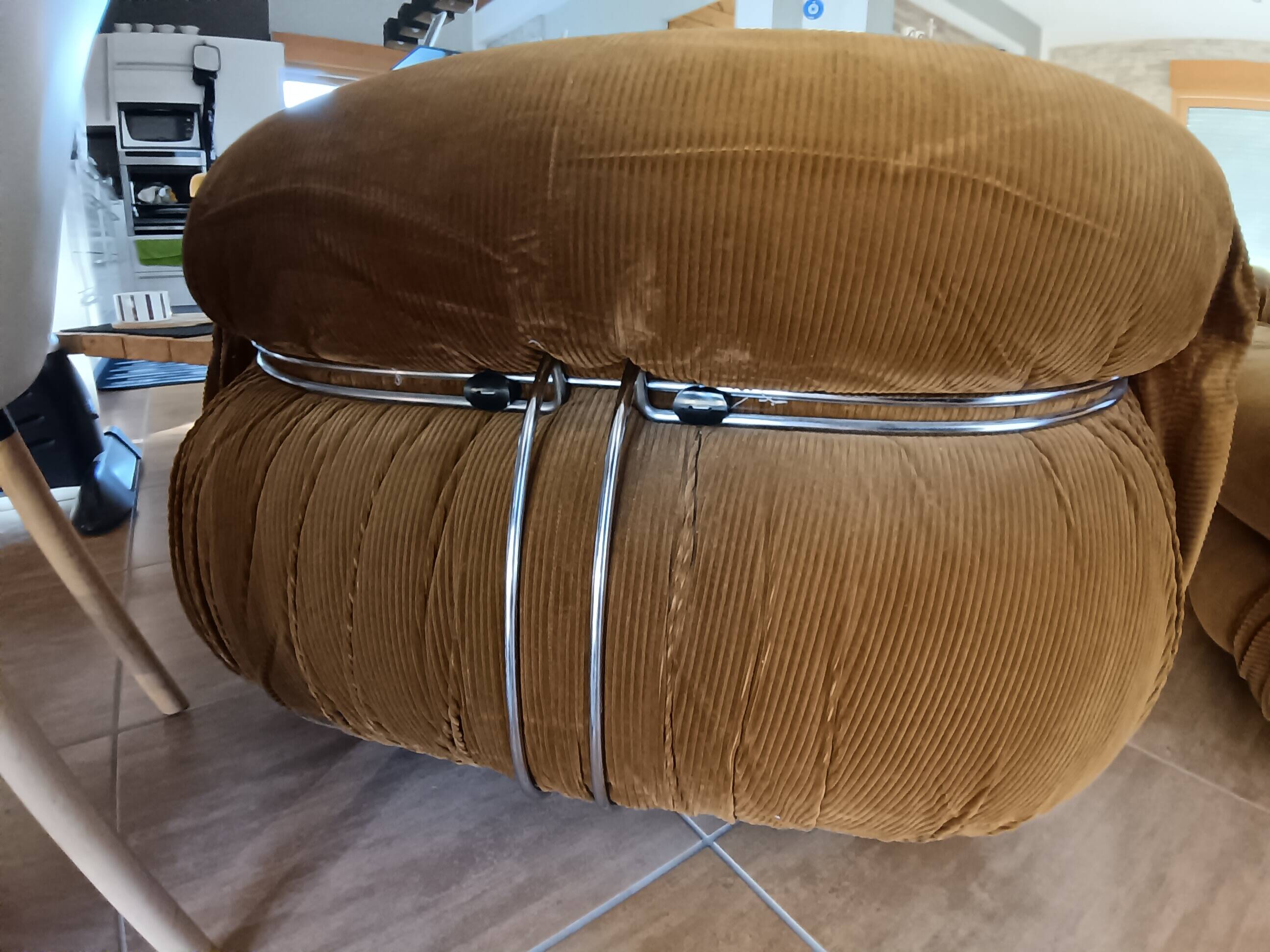 Soriana set of 4 pieces including a 4-seater sofa, 2 armchairs, and a pouf by Tobia and Afra Scarpa, Italy.