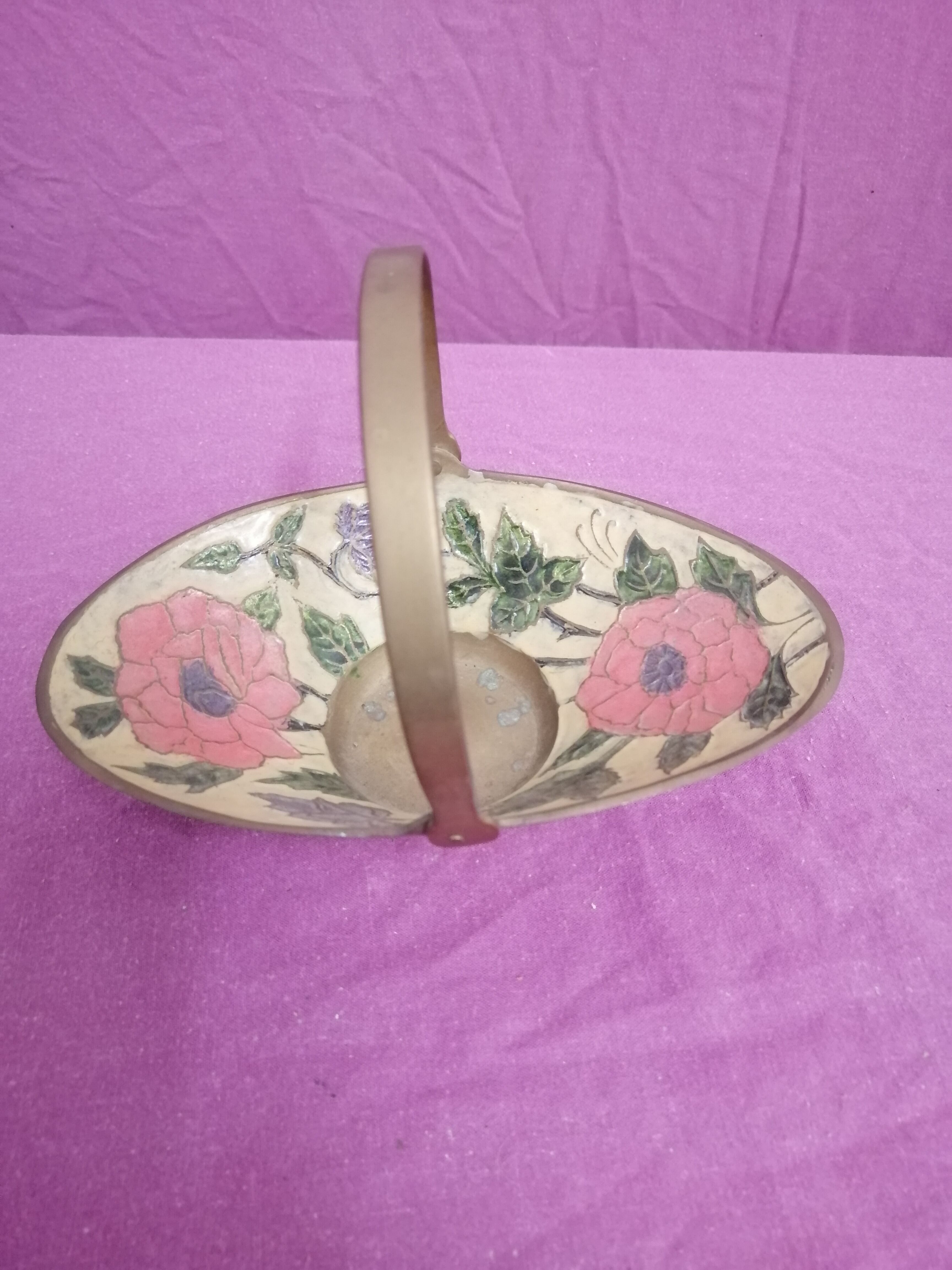 Empty pocket basket in brass and ceramic