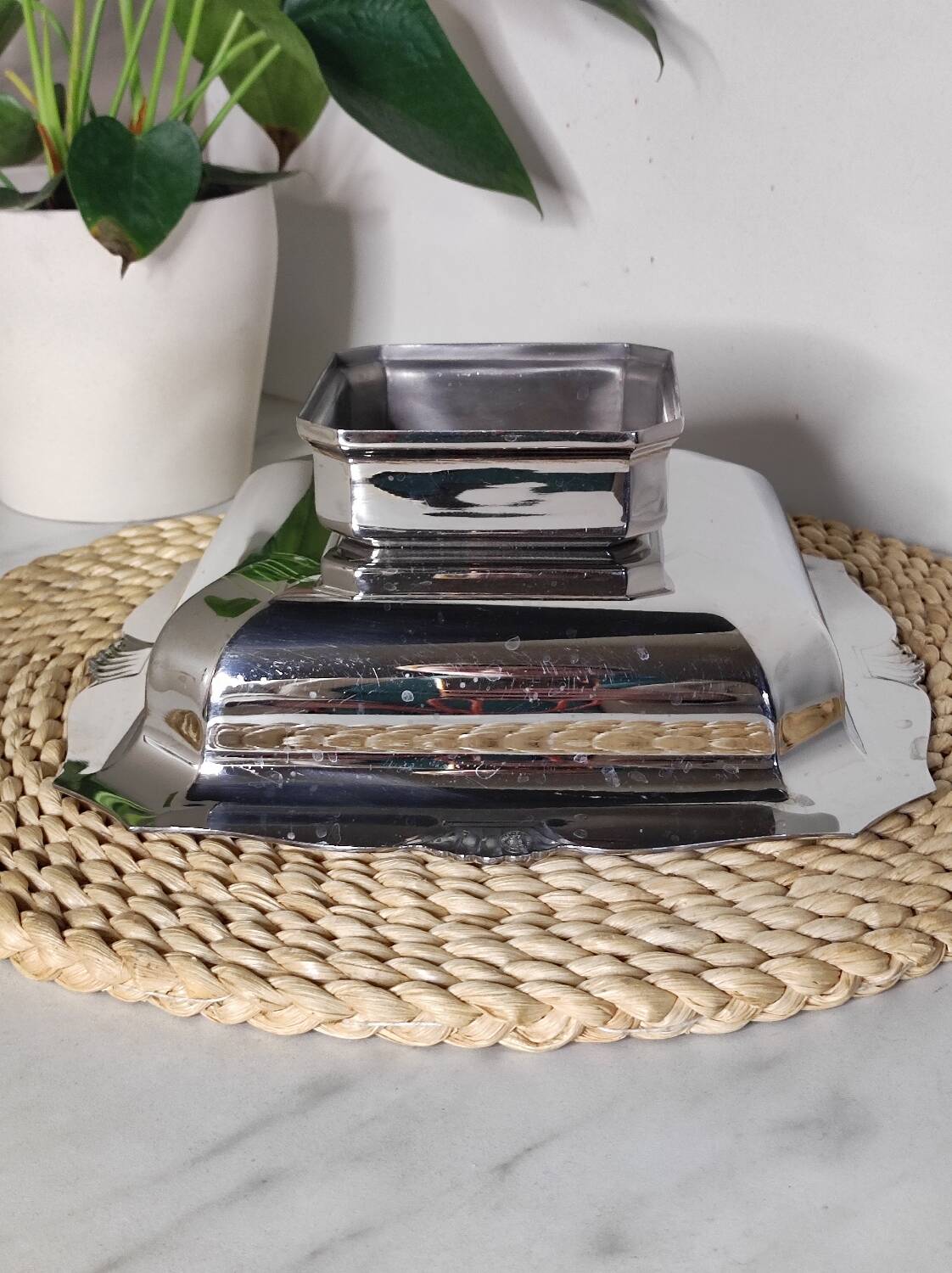 Metal fruit bowl