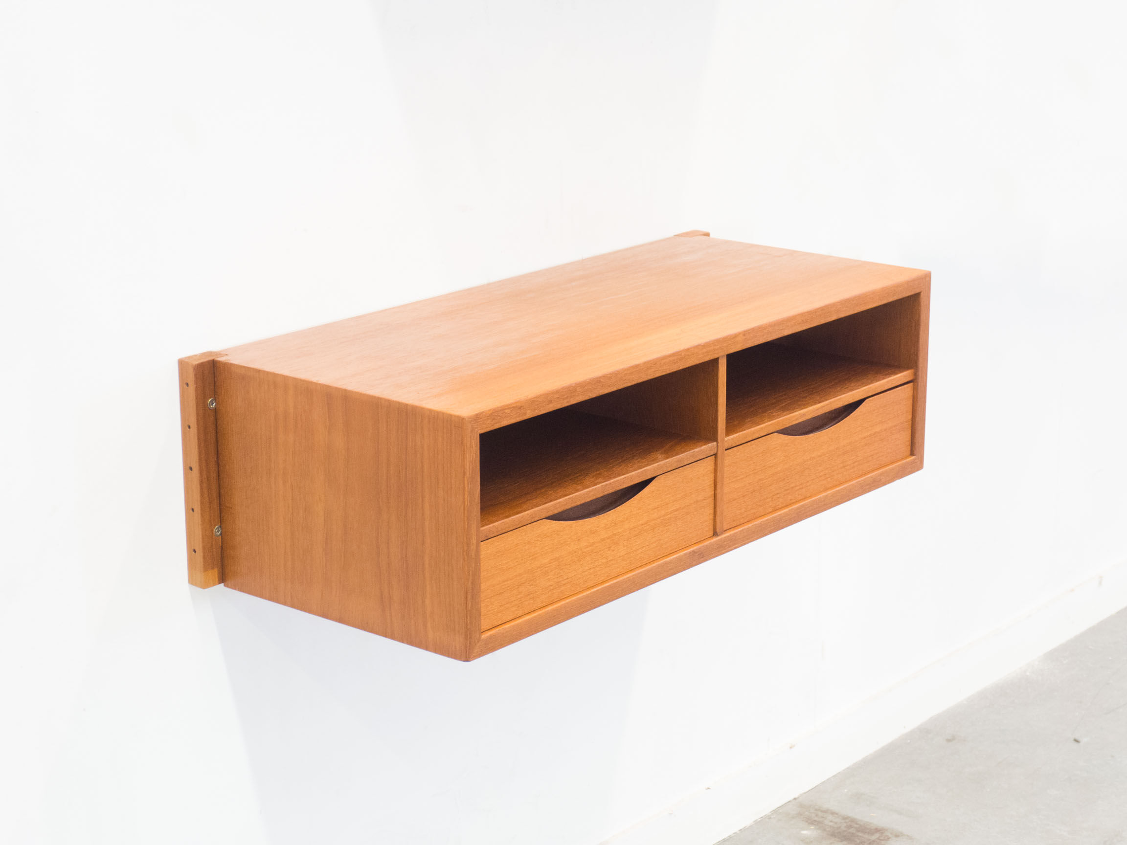 Bruksbo Tegnekontor ‘Veggen Deluxe’ wall cabinets – Torbjørn Afdal & Rolf Hesland