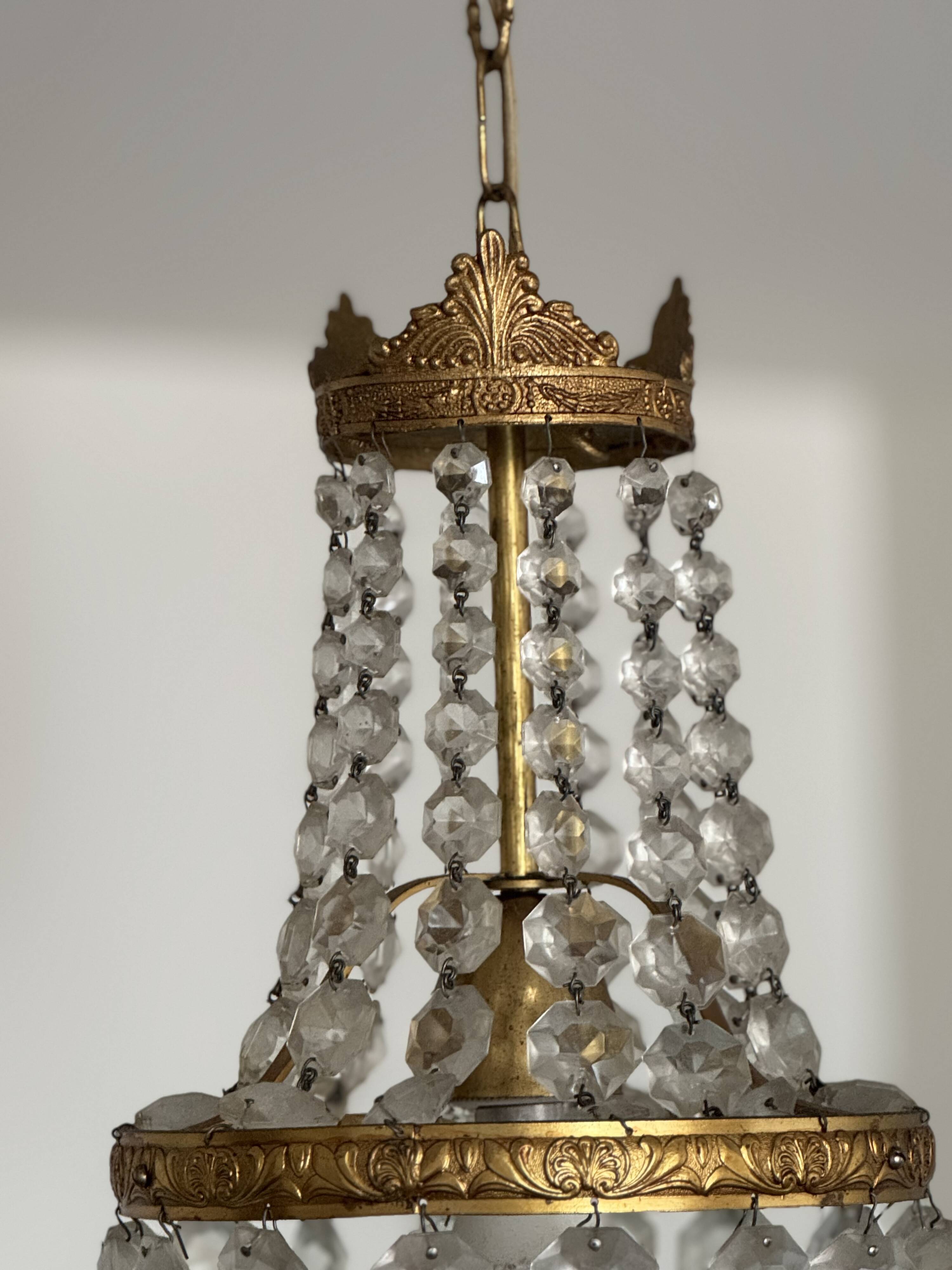 Lustre corbeille ancien en laiton et pampilles – Art déco années 1930