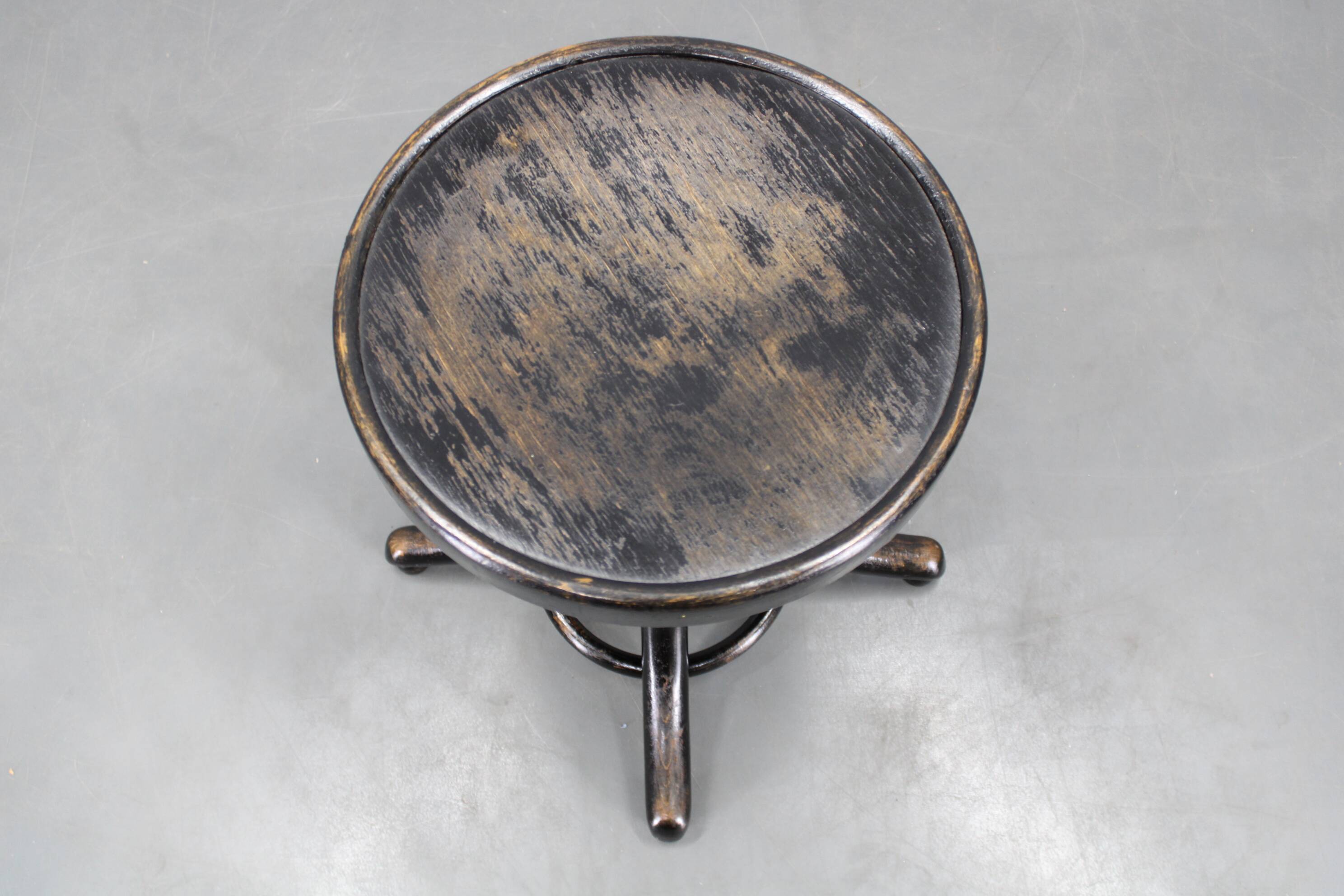 Tabouret de piano Thonet en bois courbé noir, Tchécoslovaquie, années 1930