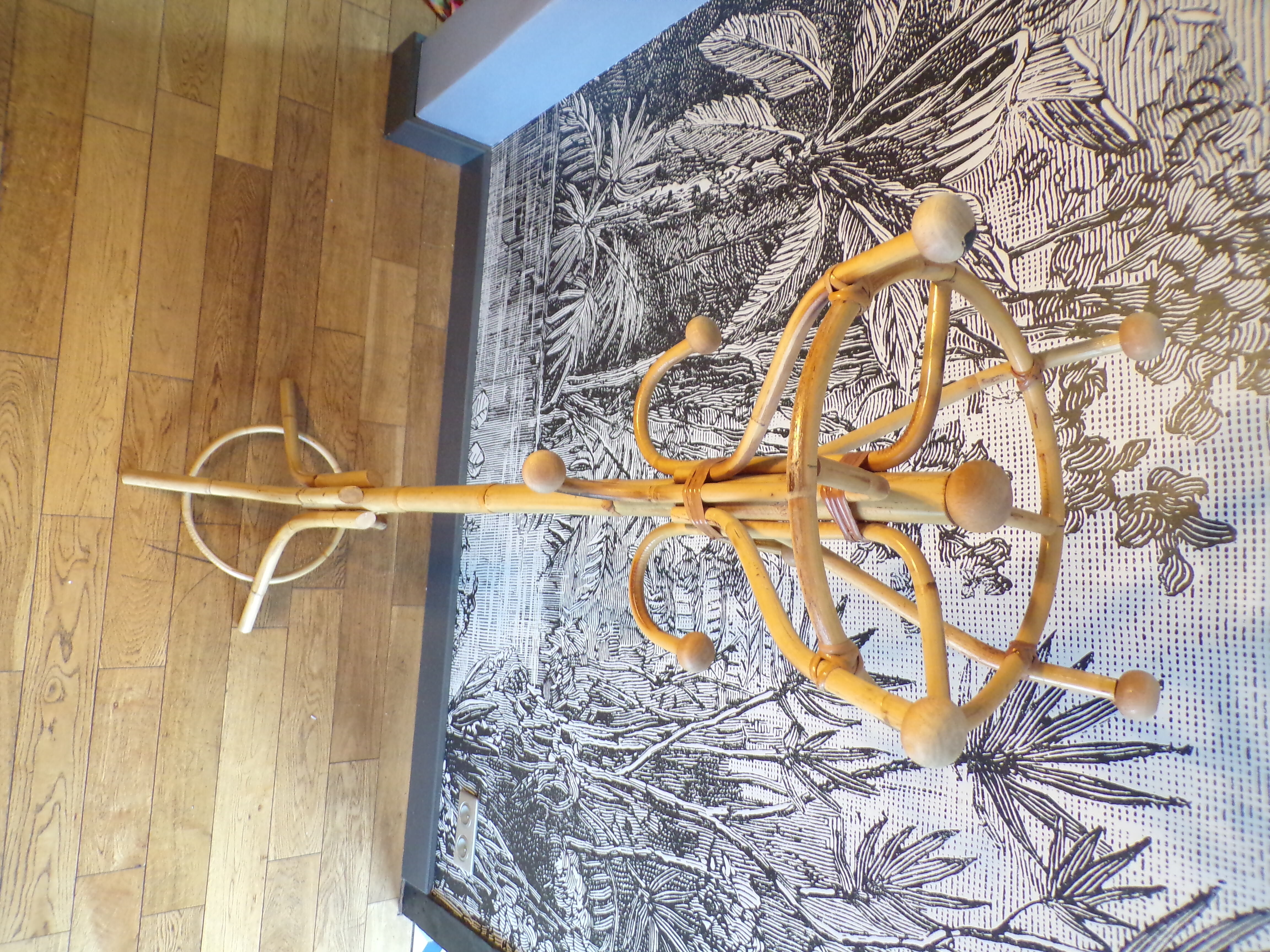 Portemanteau perroquet en rotin